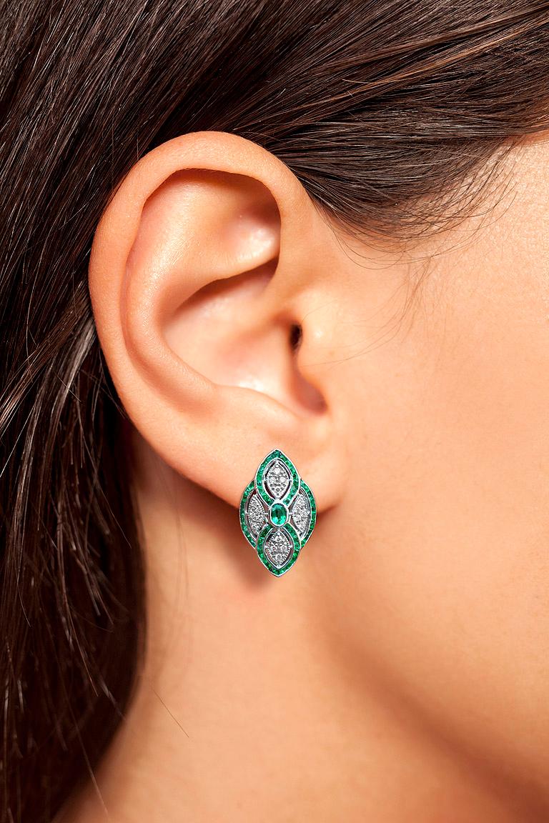 Emerald Clip-On Earrings & Alternate Triple Emerald Bracelet In New Condition In Bangkok, TH