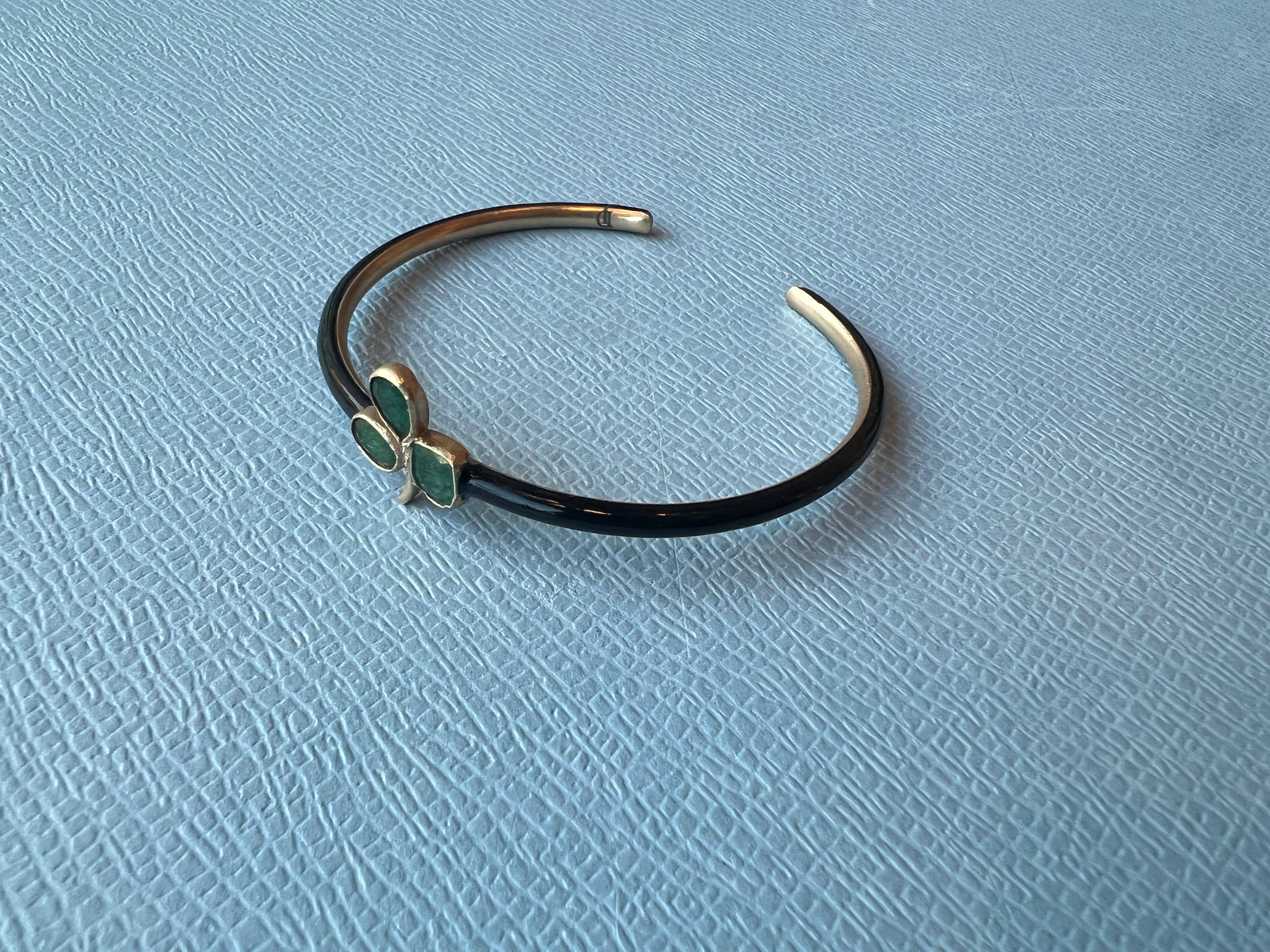 Taille brillant Bracelet jonc trèfle émeraude noire en vente
