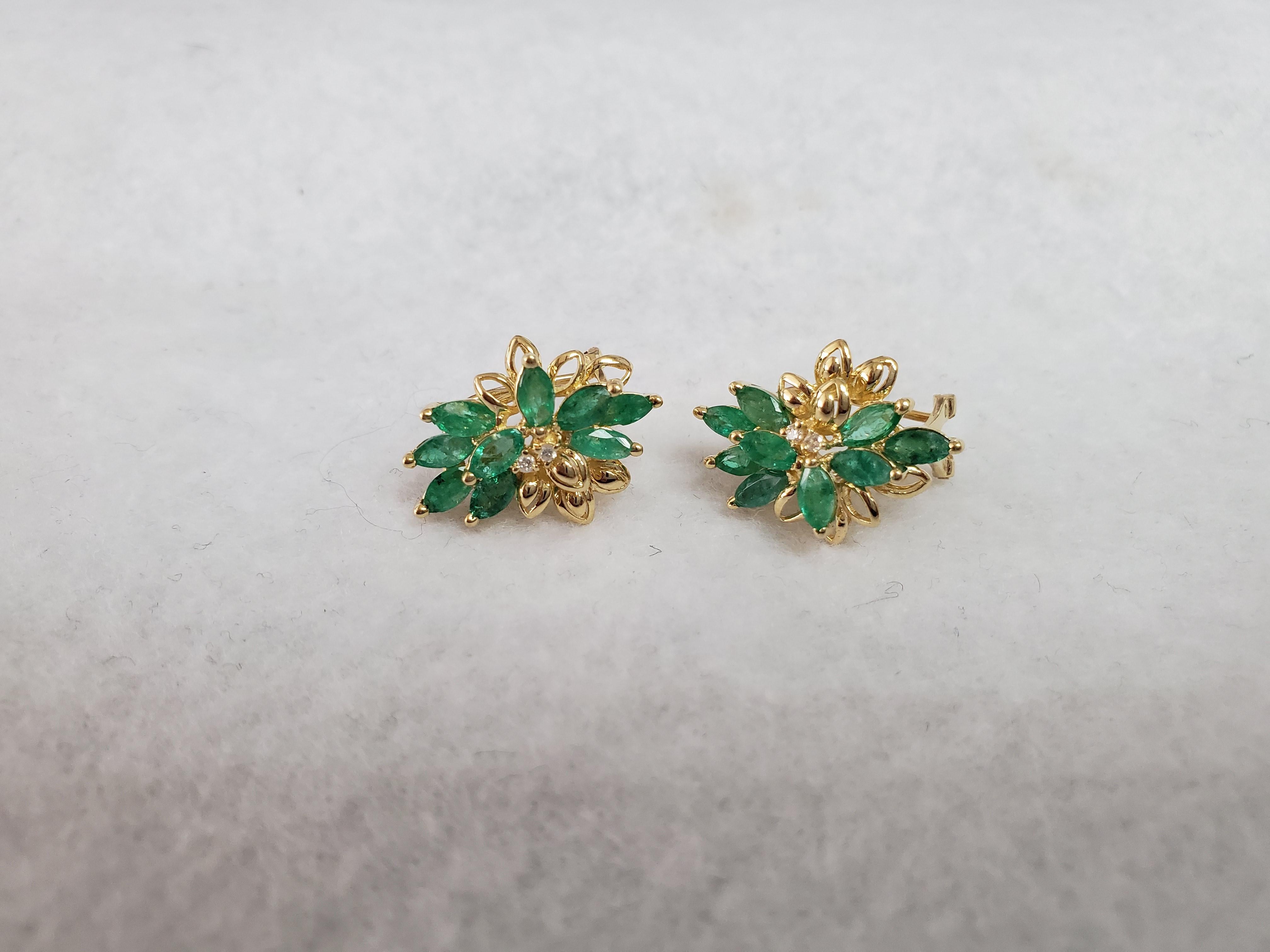 Emerald Cluster Earrings 14Kk Yellow Gold In New Condition For Sale In Sugar Land, TX
