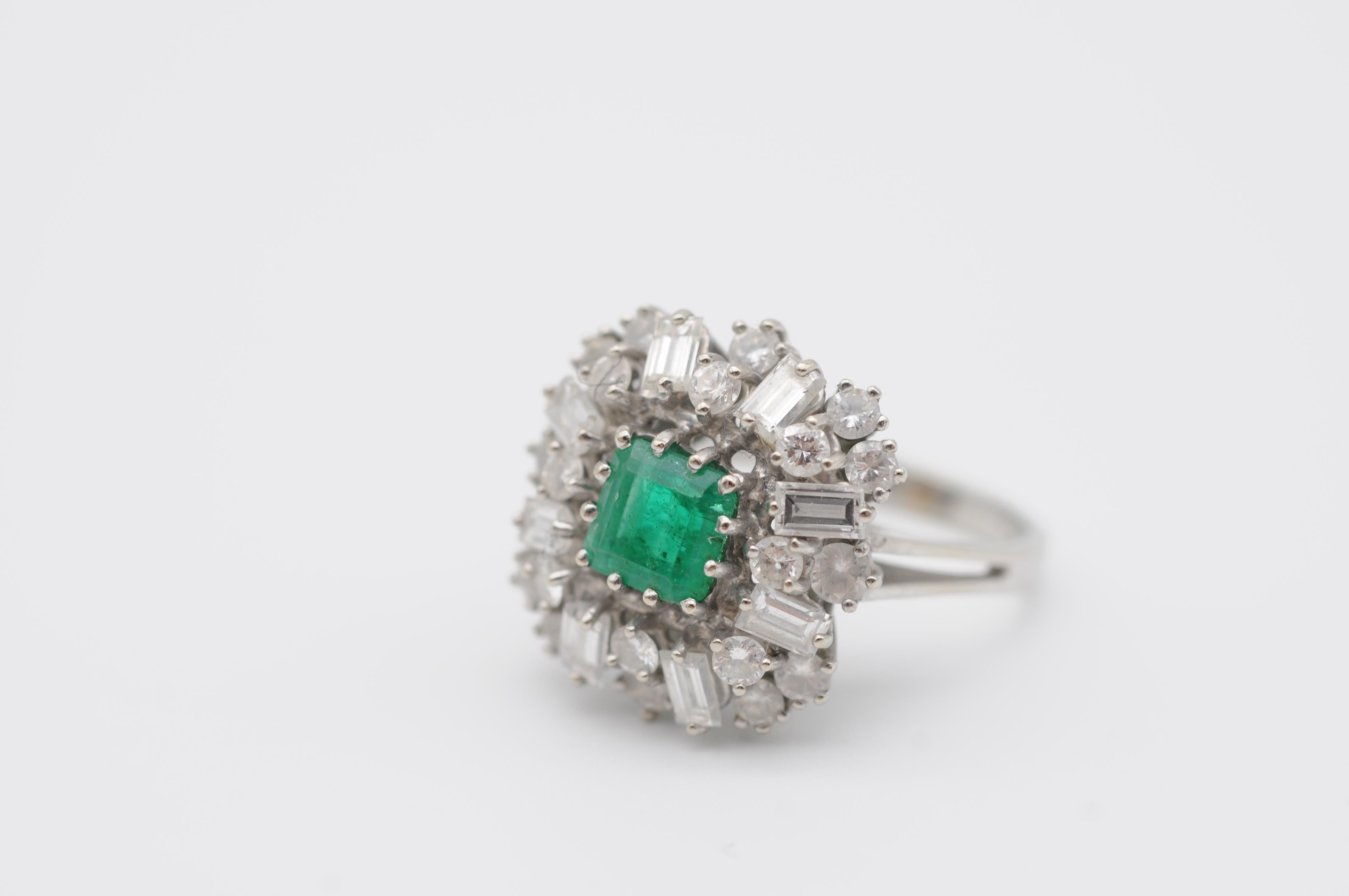  Emerald cluster Ring with Diamonds in 14k white gold For Sale 5