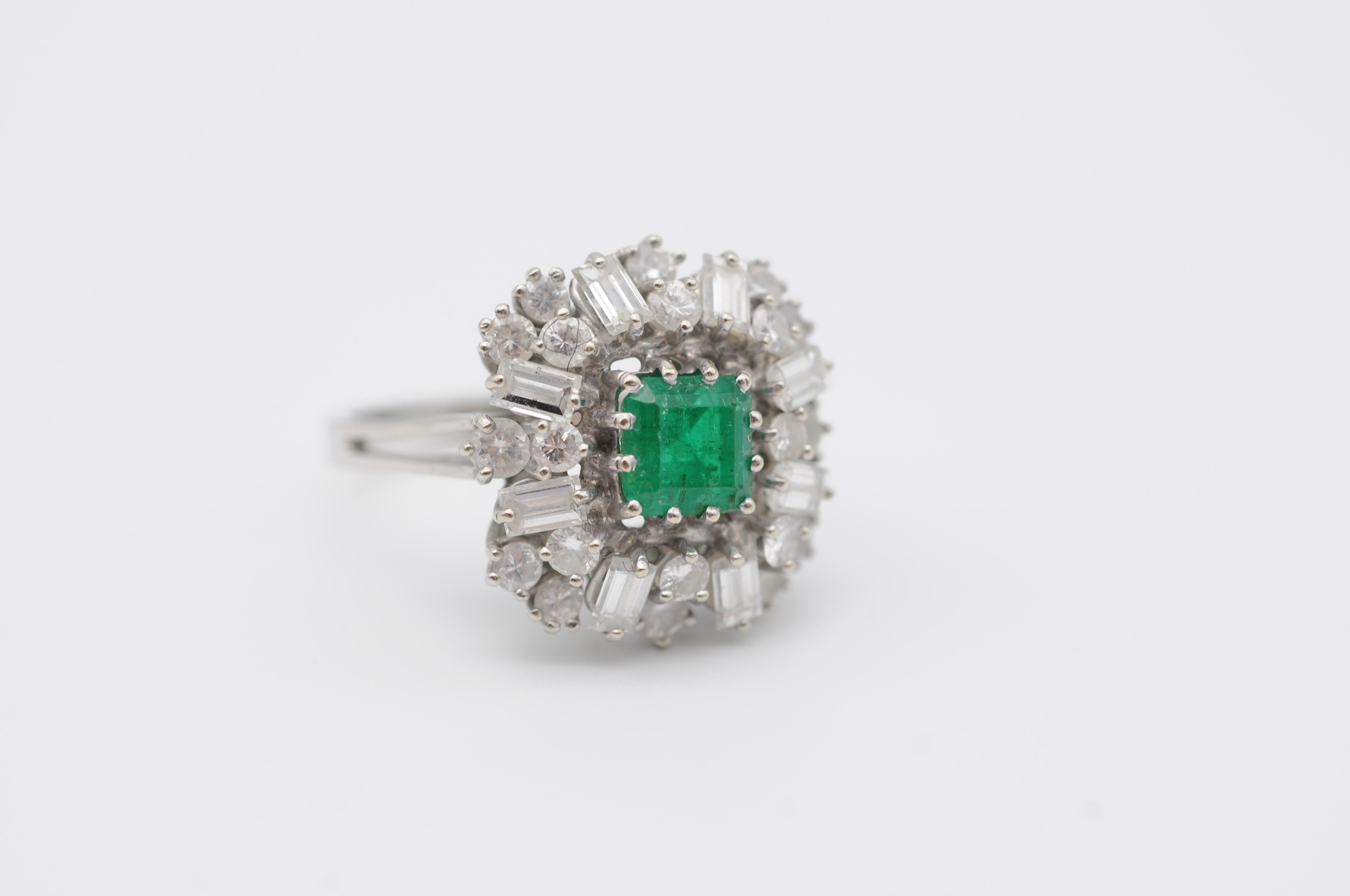  Emerald cluster Ring with Diamonds in 14k white gold For Sale 6
