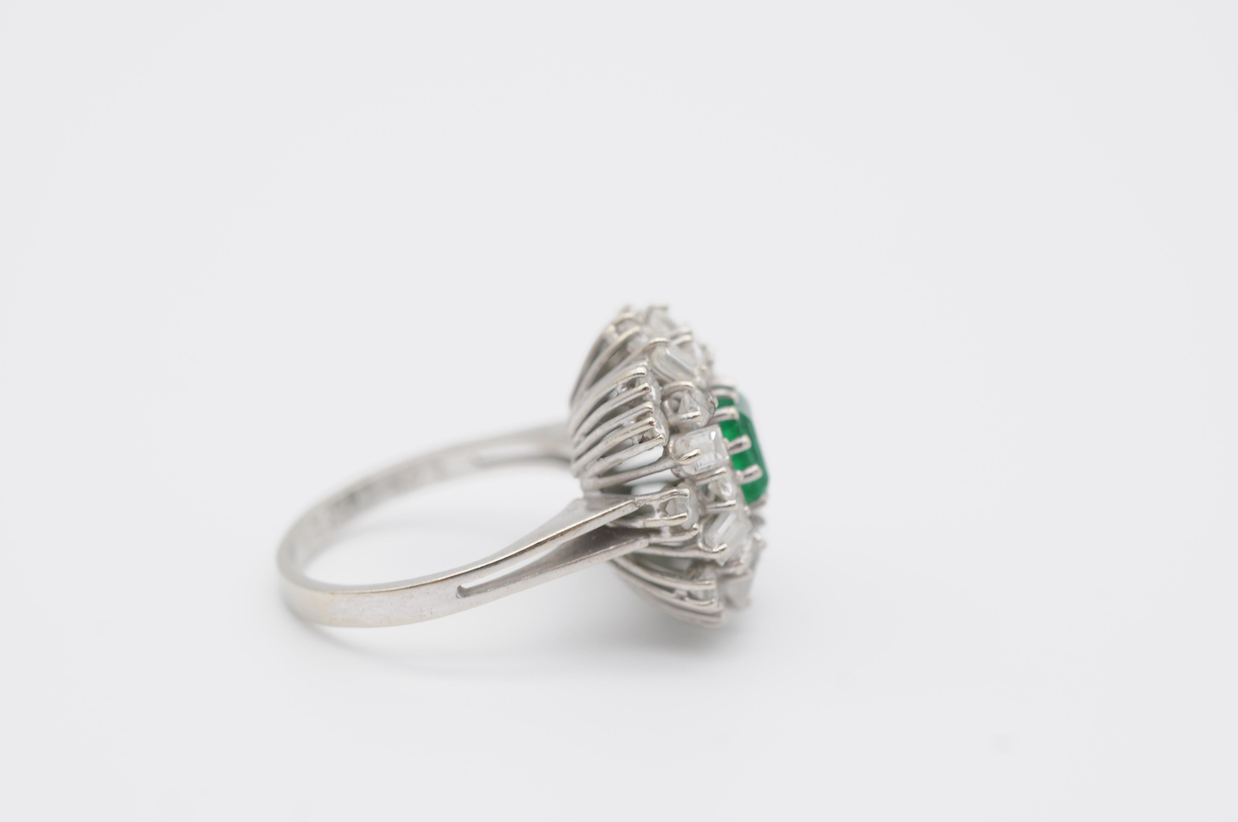 Emerald cluster Ring with Diamonds in 14k white gold For Sale 7
