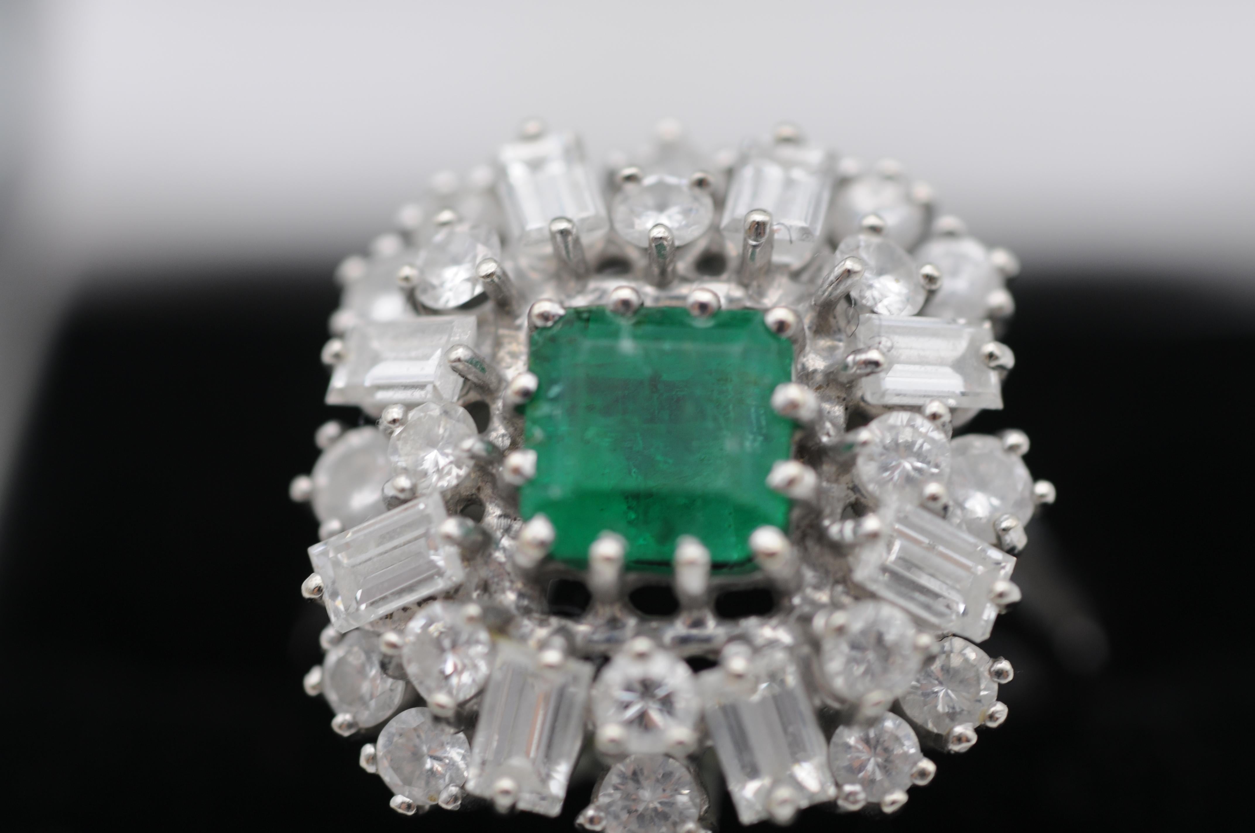  Emerald cluster Ring with Diamonds in 14k white gold For Sale 1