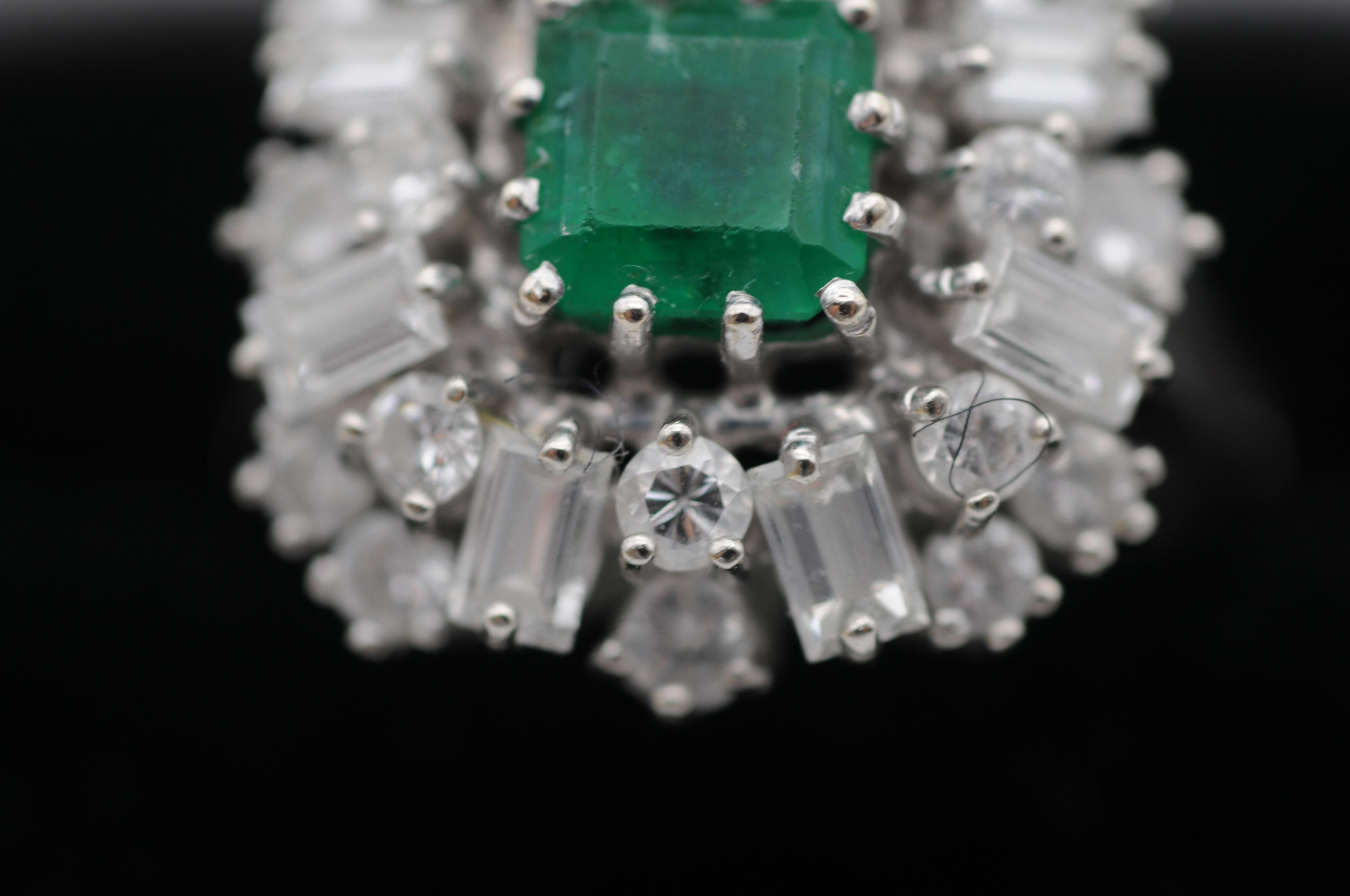  Emerald cluster Ring with Diamonds in 14k white gold For Sale 2