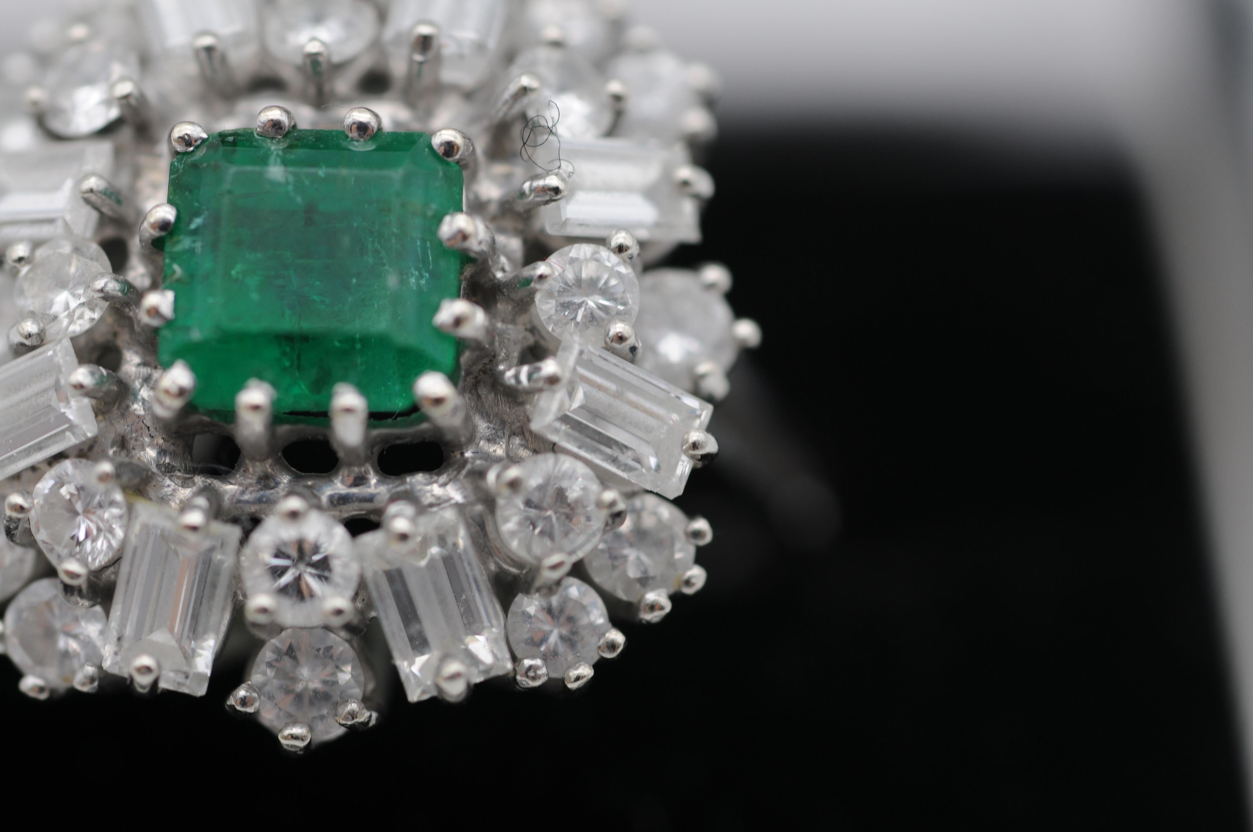  Emerald cluster Ring with Diamonds in 14k white gold For Sale 4