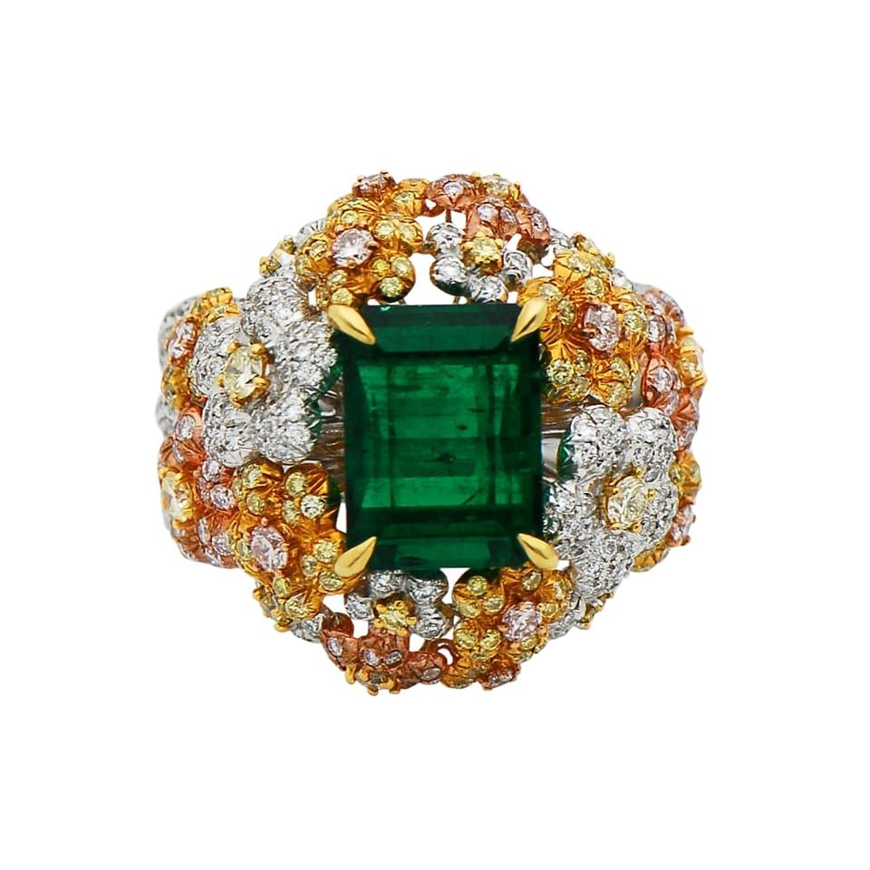 Art Deco Emerald Cluster Ring with White, Fancy Pink and Fancy Yellow Diamonds For Sale