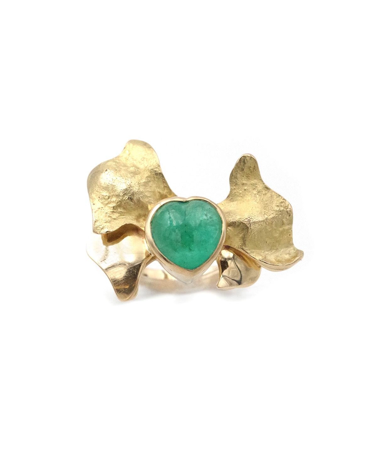 Anillo esmeralda de cóctel en oro de 18 quilates, esmeralda en forma de corazón de 4 quilates, talla cabujón en venta 3