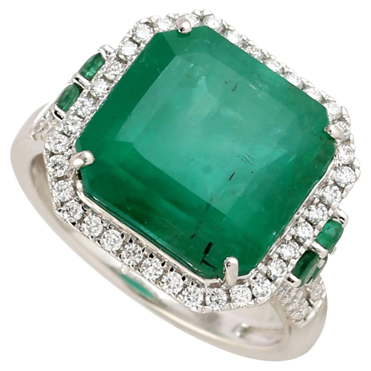 Zambian Emerald Cocktail Ring With Crown Shape Grill Made In 18k White Gold For Sale