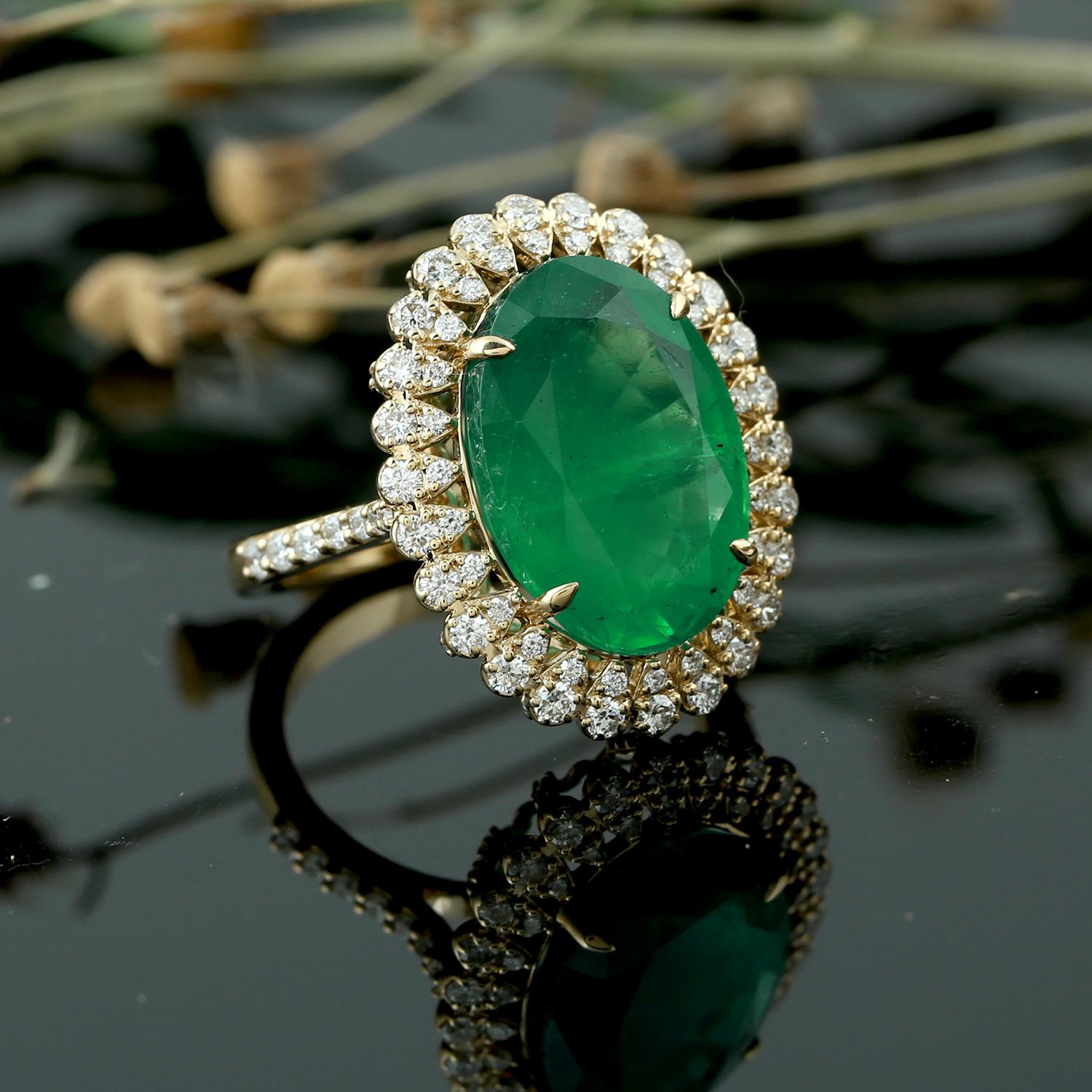 18KT:5.402g,
Diamond:0.98ct,
Emerald:9.11ct,
Größe: US-7