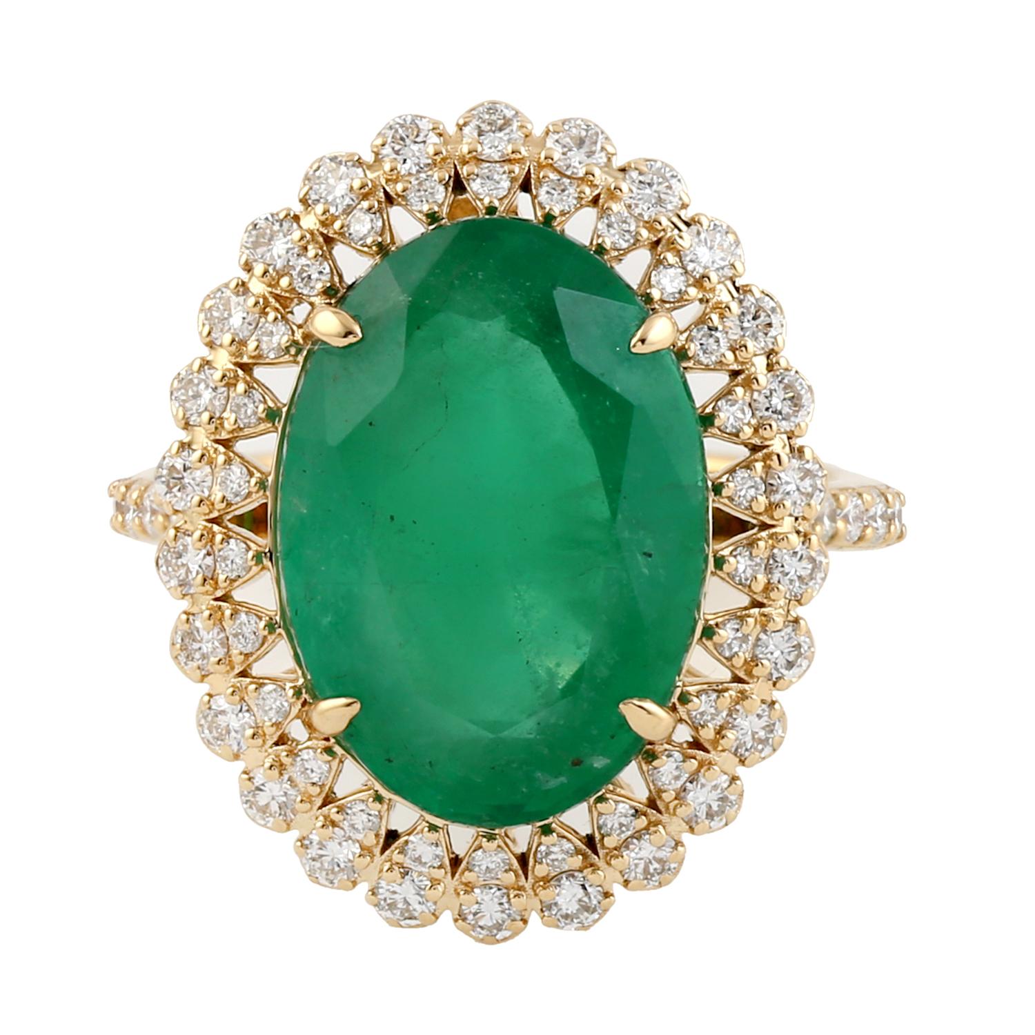 Zambianischer Smaragd-Cocktailring mit Pavé-Diamanten aus 18 Karat Gelbgold (Gemischter Schliff)