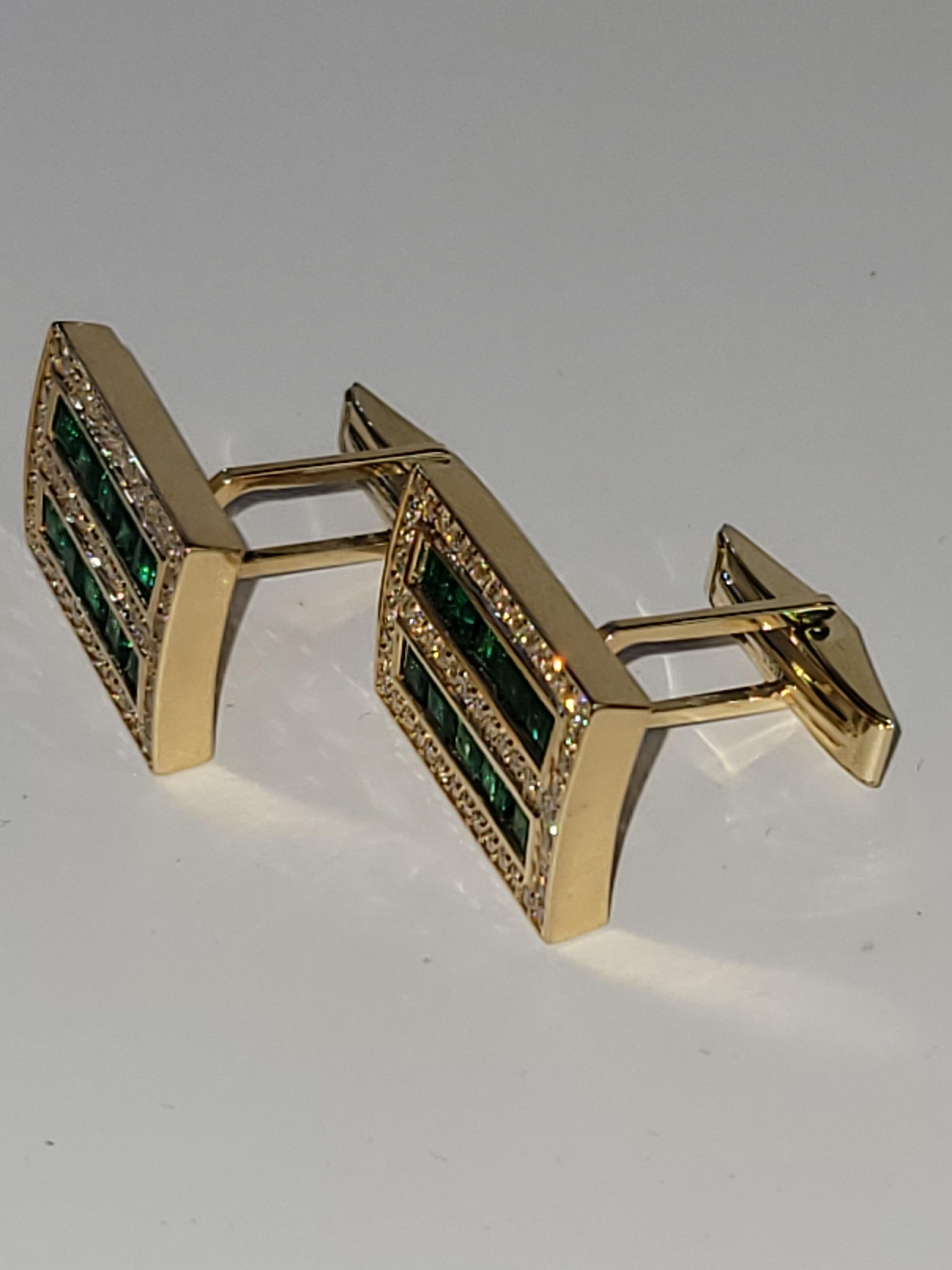 Columbian Emerald and Diamond Cufflink Stud Set 14 karat Gold In New Condition For Sale In New York, NY