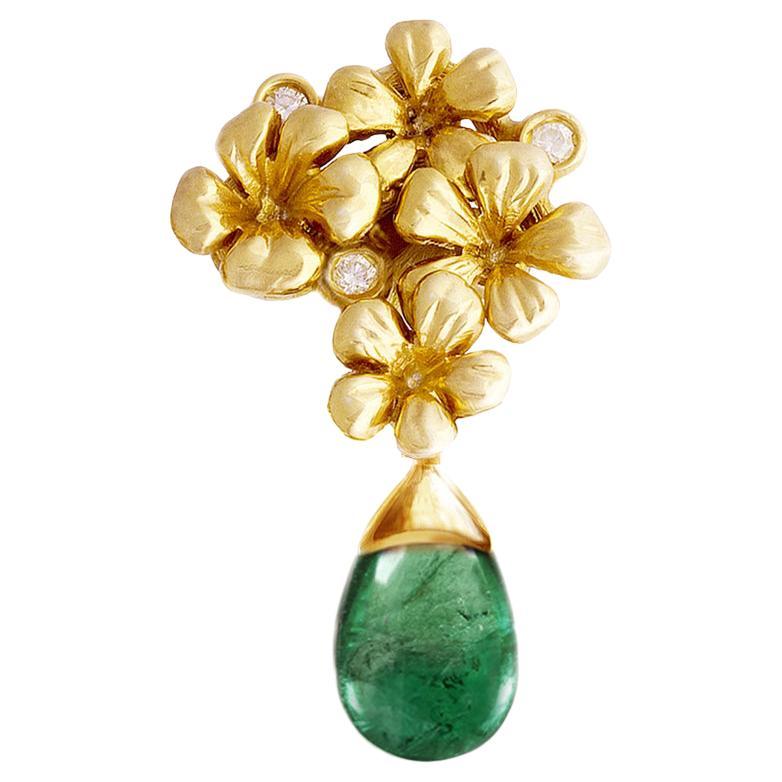 Emerald Contemporary Pendant Necklace in Yellow Gold with Diamonds For Sale
