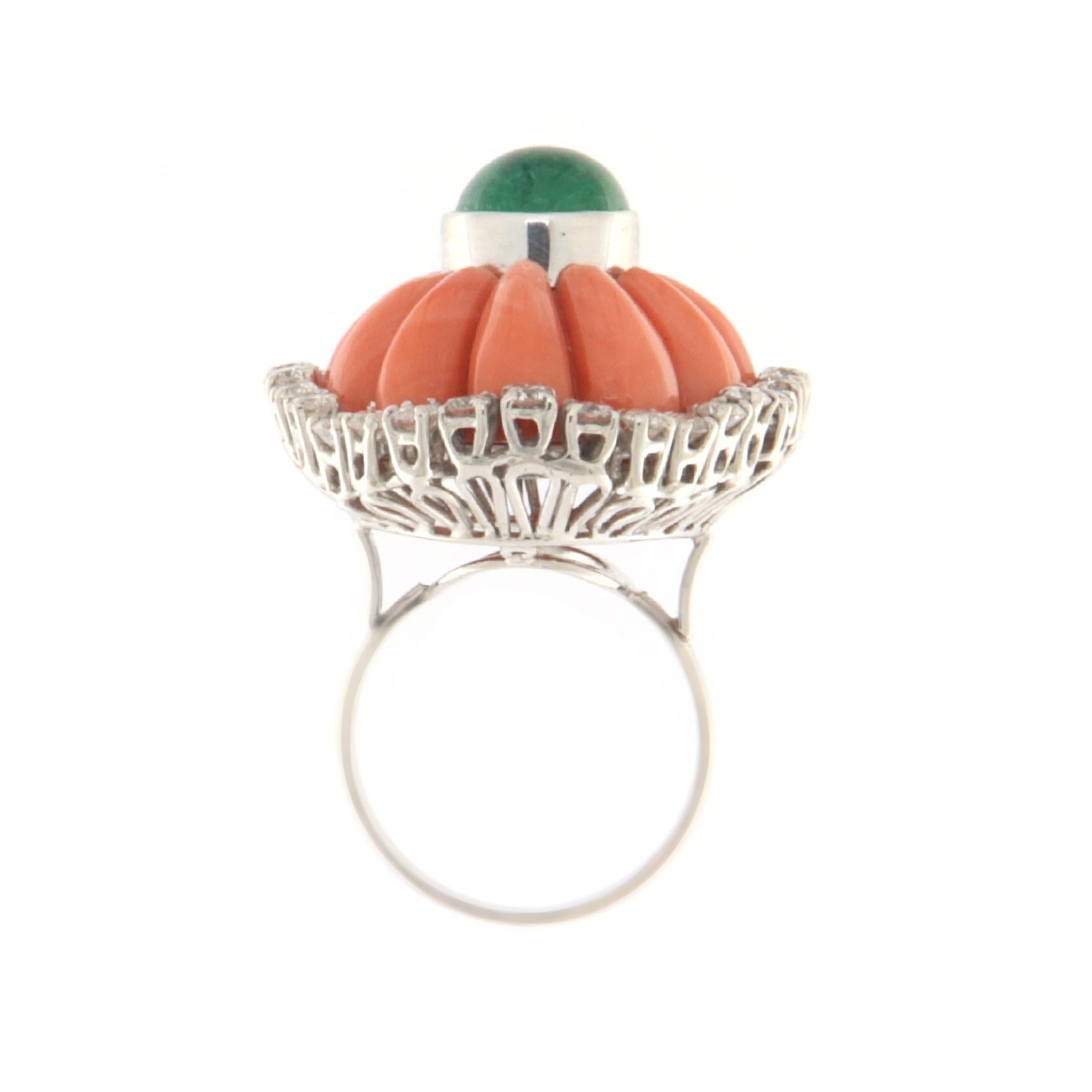 Emerald Coral Diamonds 18 Karat White Gold Cocktail Ring In New Condition For Sale In Marcianise, IT