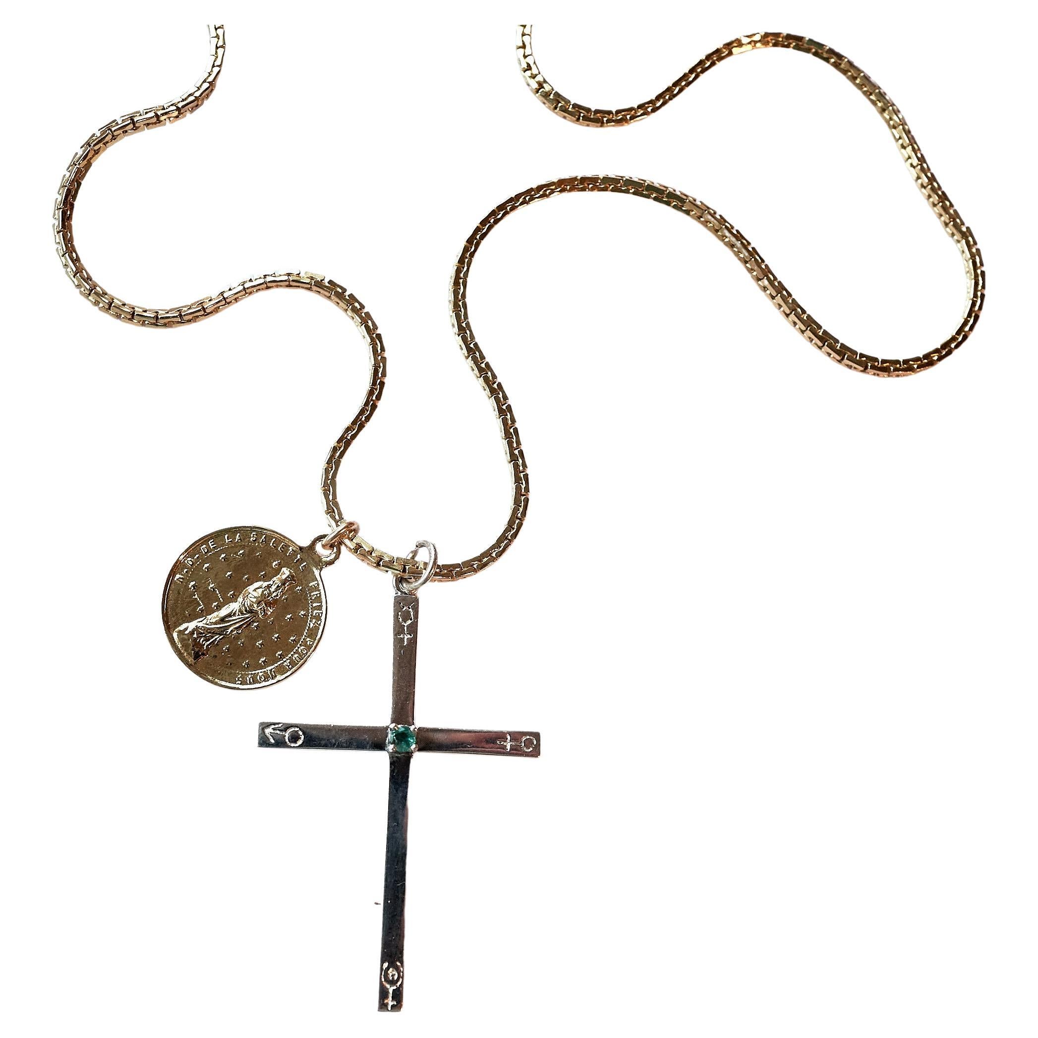 Smaragd Kreuz Astrologie Silber Halskette Gold Pflanzgefäß Französisch Saint Medaille im Zustand „Neu“ im Angebot in Los Angeles, CA