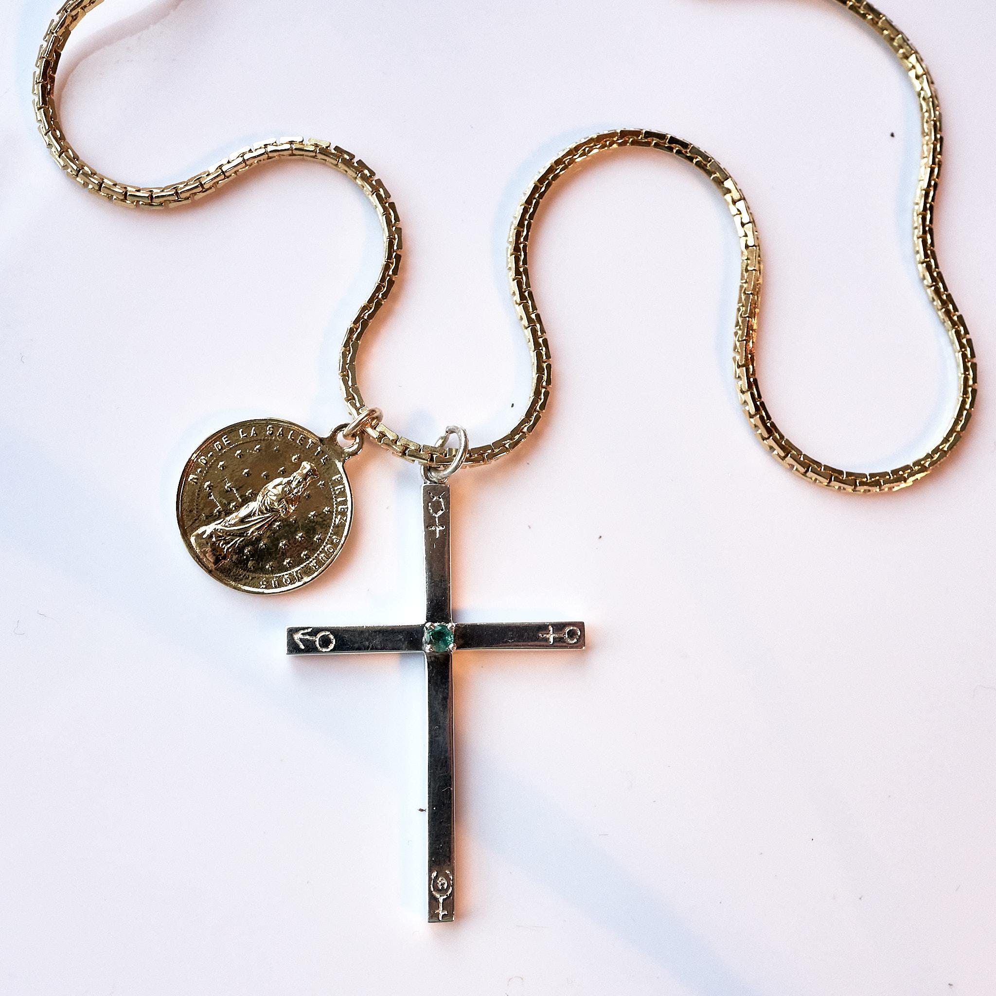 Smaragd Kreuz Astrologie Silber Halskette Gold Pflanzgefäß Französisch Saint Medaille im Angebot 3