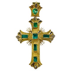 Emerald Cross Pendant in 18K Yellow Gold