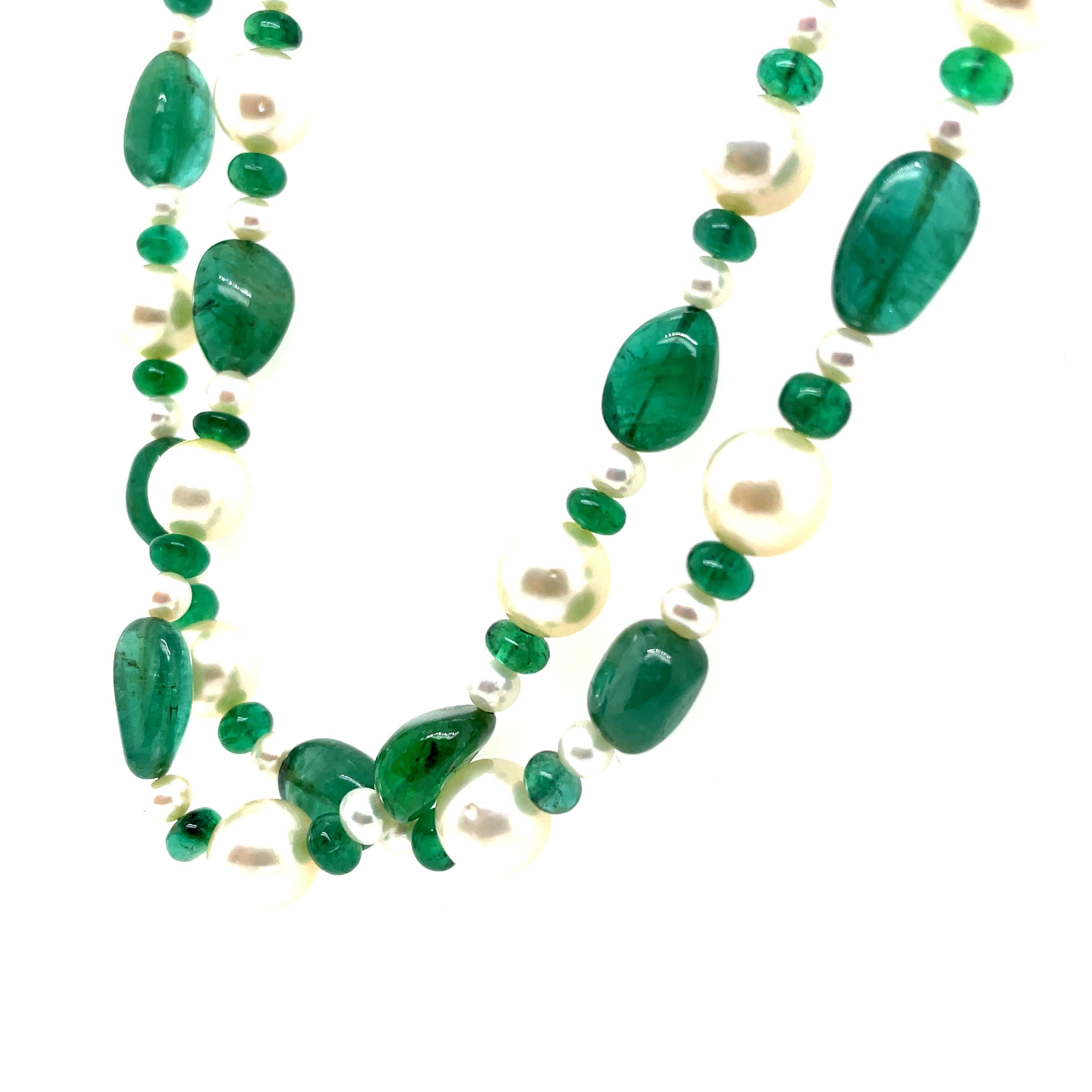 Emerald Cts 144.96 and South Sea Pearl Beaded Necklace with 18k White Gold Clasp In New Condition For Sale In Hong Kong, HK