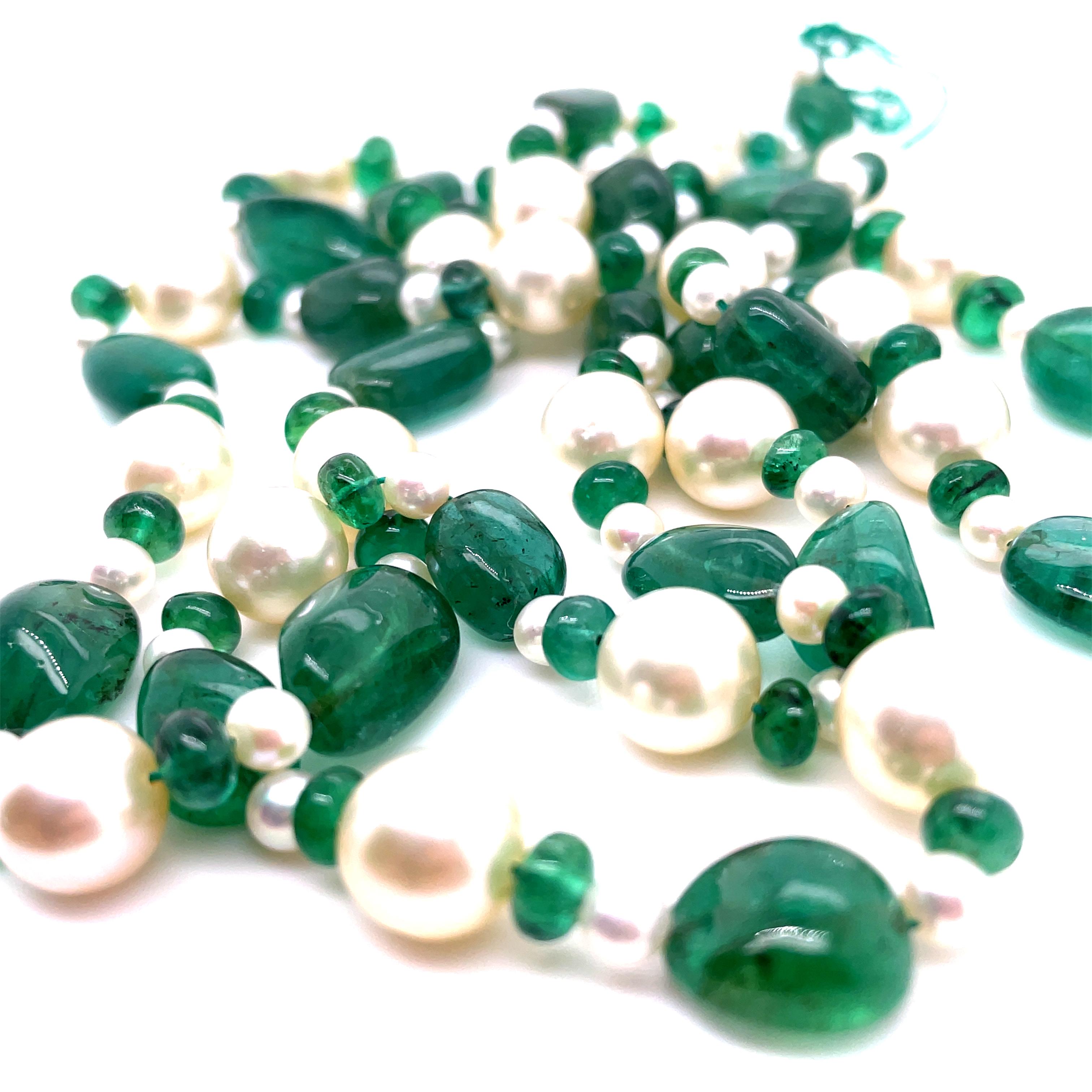 Emerald Cts 144.96 and South Sea Pearl Beaded Necklace with 18k White Gold Clasp For Sale 1