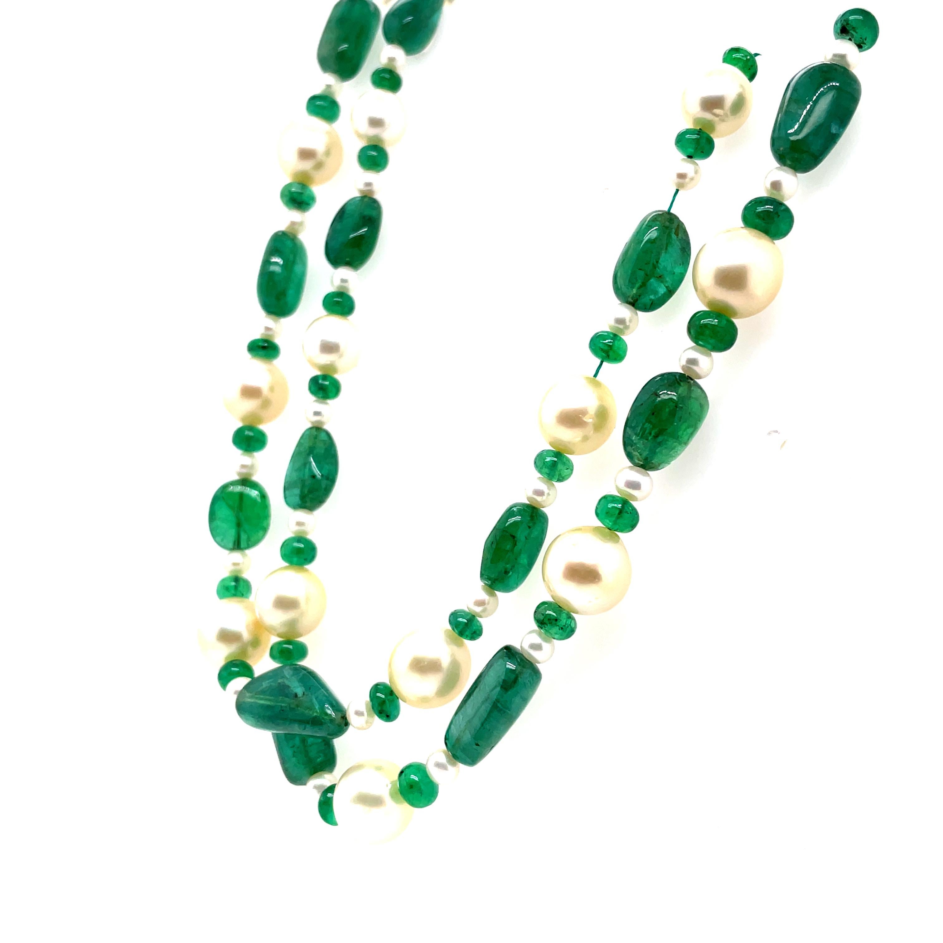 Perlina Collana con perline di smeraldo 188,95 e perle dei mari del sud con chiusura in oro bianco 18k in vendita