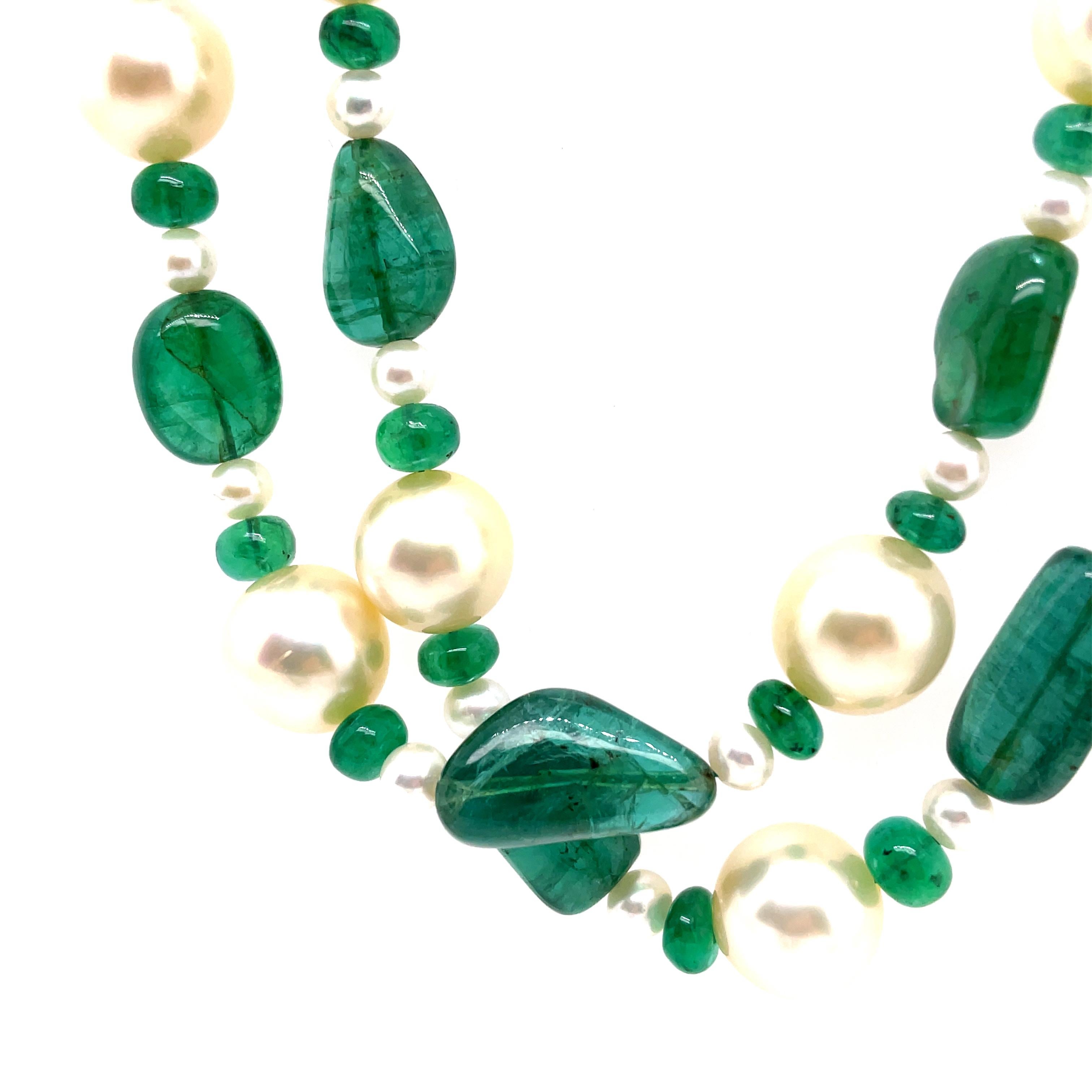 Collana con perline di smeraldo 188,95 e perle dei mari del sud con chiusura in oro bianco 18k In condizioni Nuovo in vendita a Hong Kong, HK