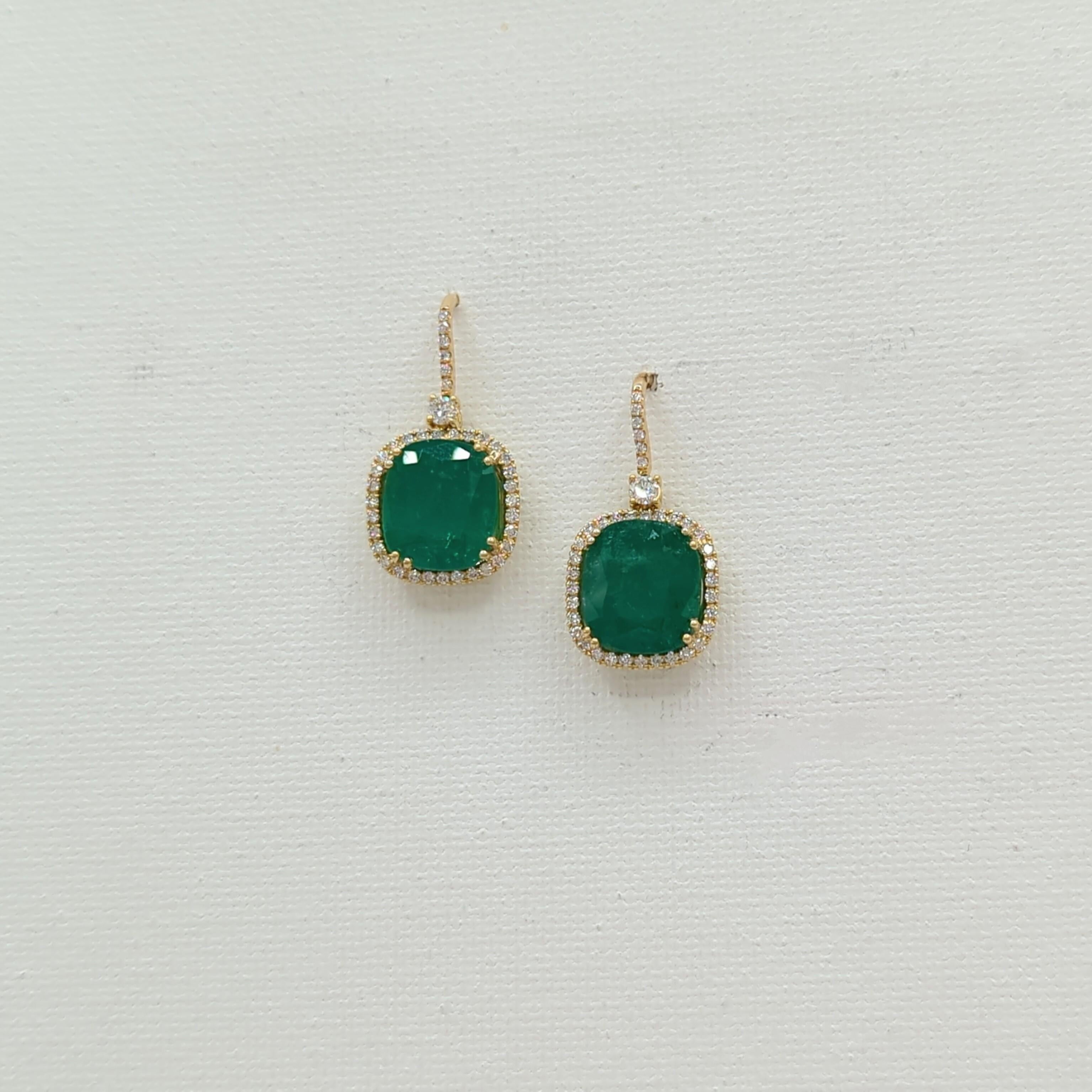 Emerald Cushion and White Diamond Dangle Earrings in 18K Yellow  Gold In New Condition For Sale In Los Angeles, CA