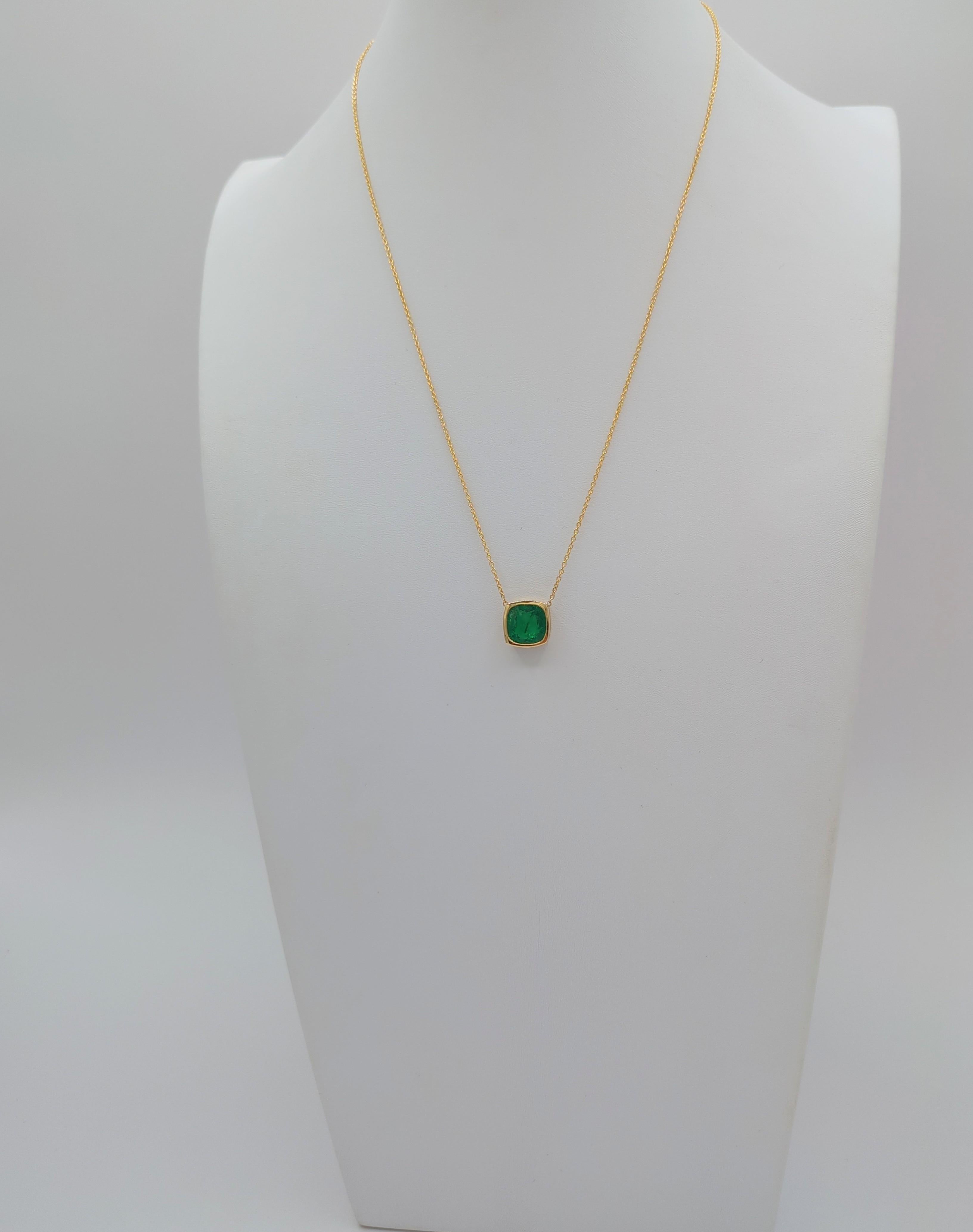 Women's or Men's Emerald Cushion Bezel Pendant Necklace in 18K Yellow Gold For Sale