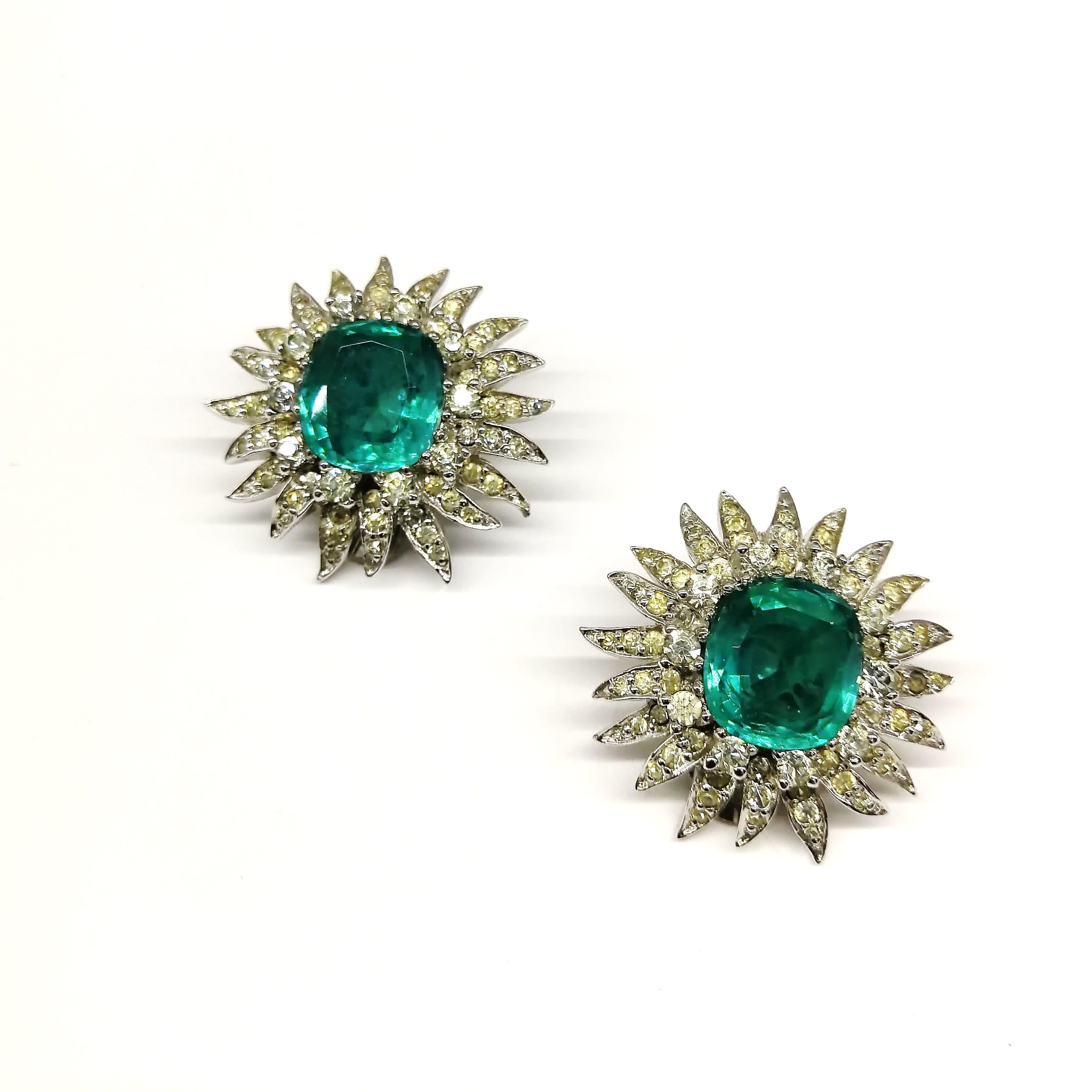 Emerald cushion cut and clear paste 'sunburst' brooch and earrings, Jomaz, 1960s 1