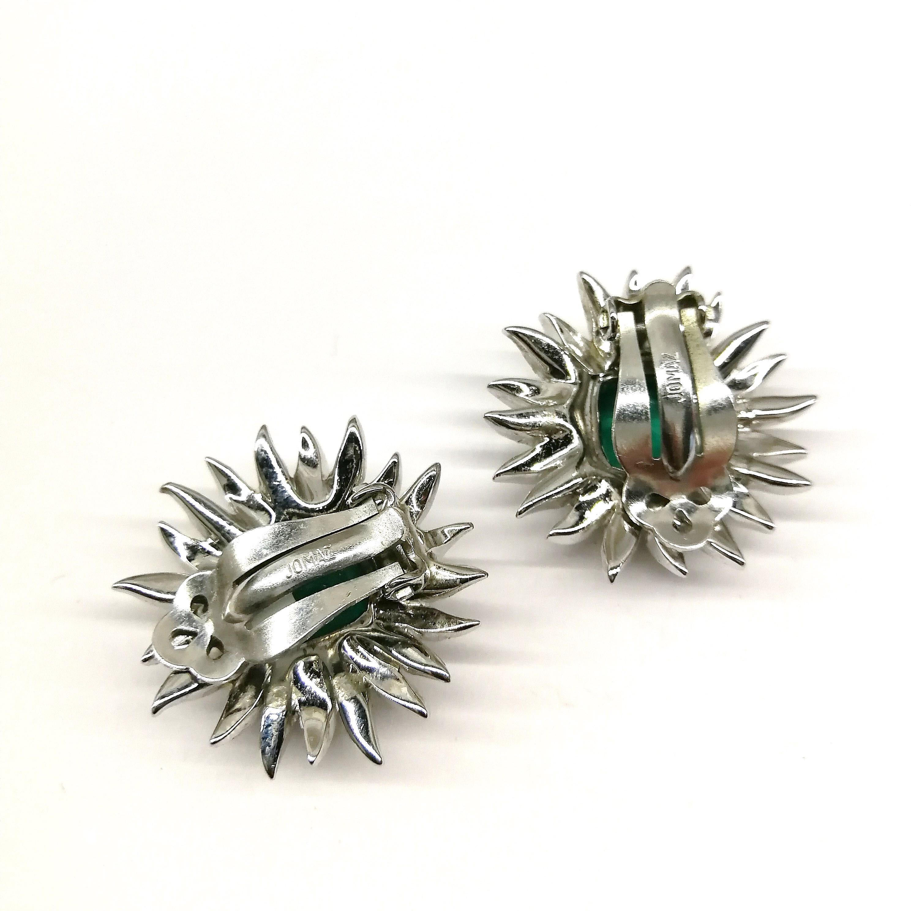 Emerald cushion cut and clear paste 'sunburst' brooch and earrings, Jomaz, 1960s 2