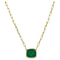 Collar Colgante Cadena Sujetapapeles Cojín Esmeralda en Oro Amarillo de 14K