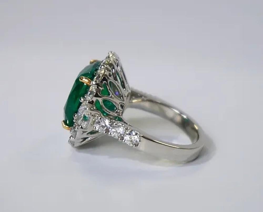 Emerald Cushion Ring 11.05 CTS In New Condition For Sale In New York, NY