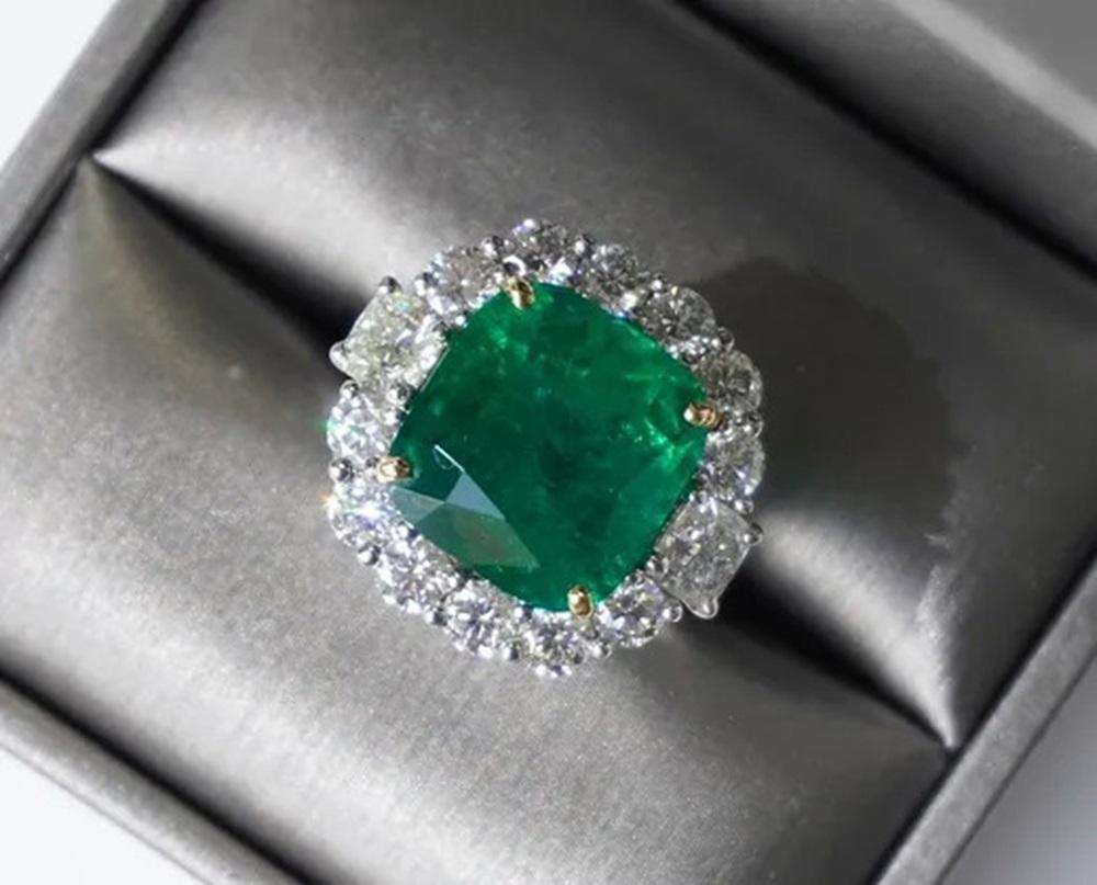 Women's Emerald Cushion Ring 11.05 CTS For Sale