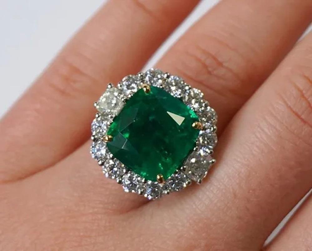 Emerald Cushion Ring 11.05 CTS For Sale 2