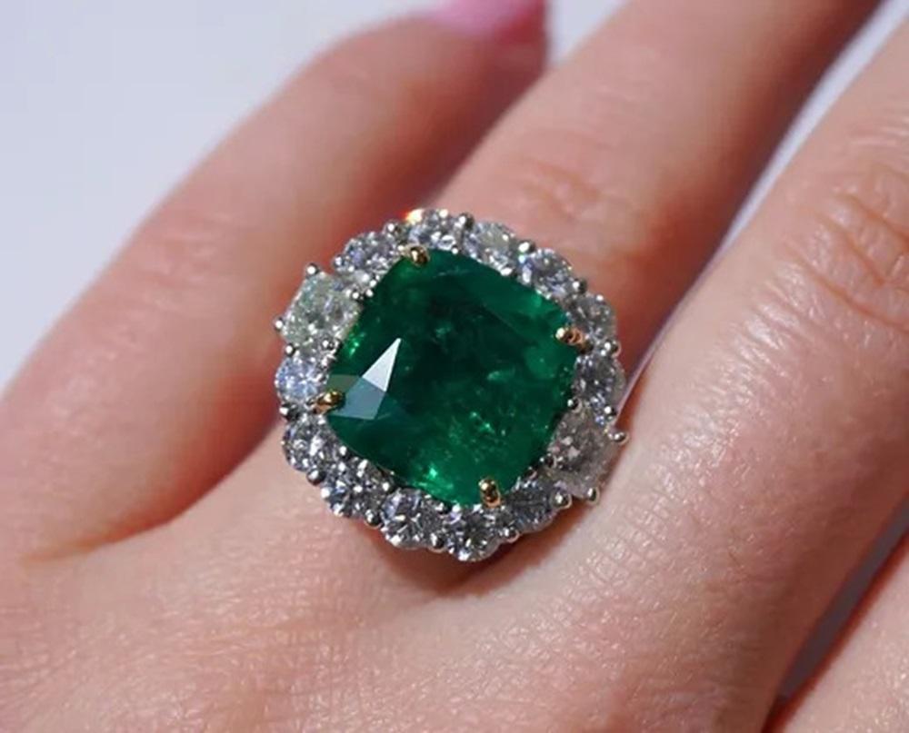 Emerald Cushion Ring 11.05 CTS For Sale 3