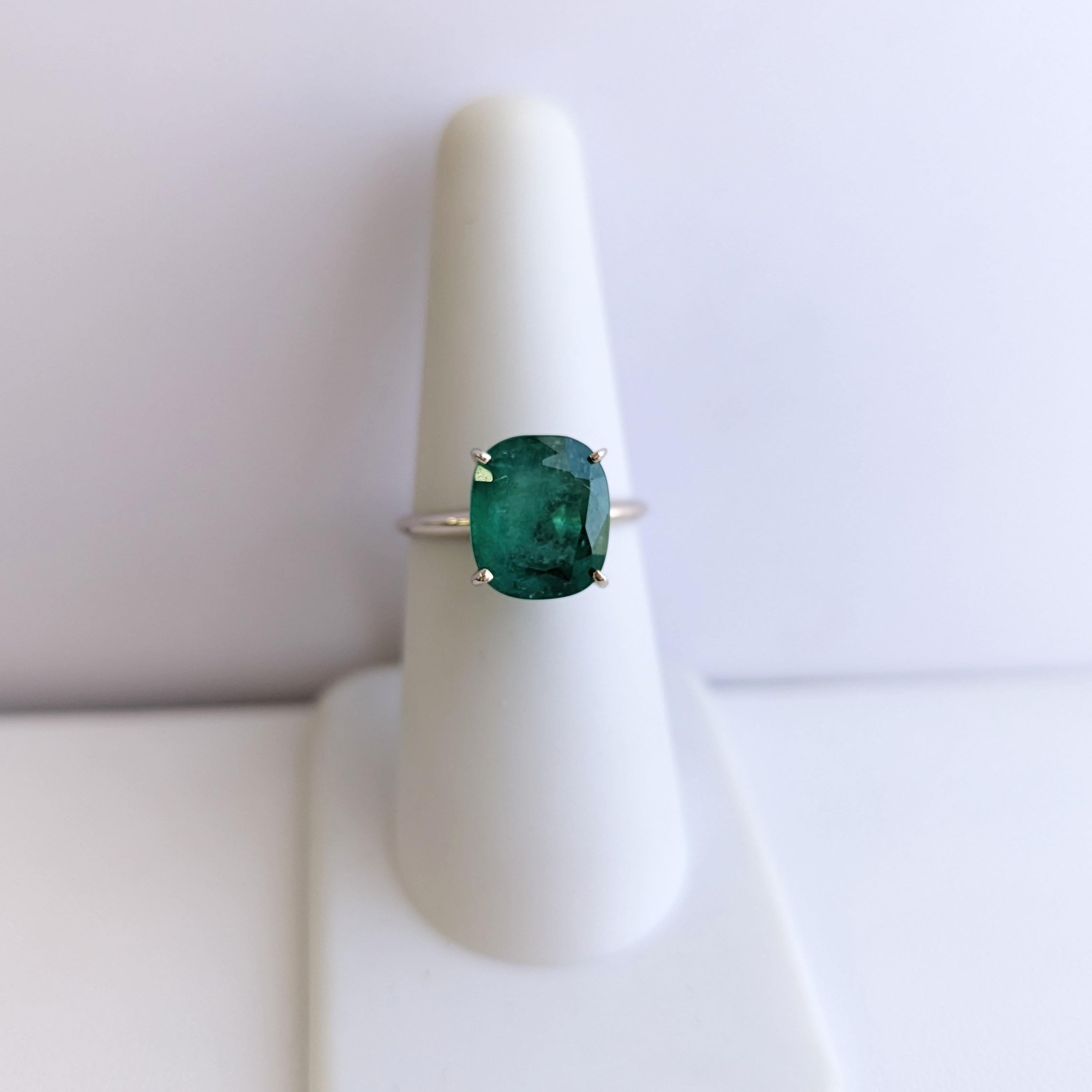 Emerald Cushion Solitaire Ring in 14K White Gold In New Condition For Sale In Los Angeles, CA