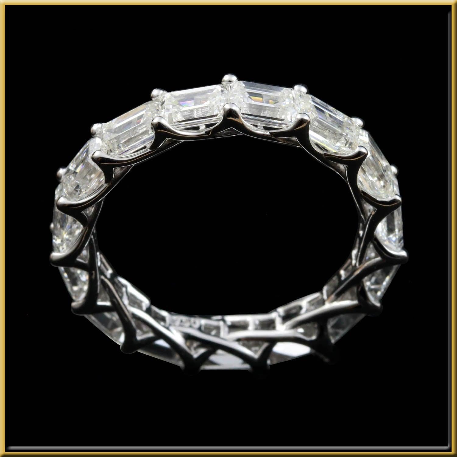 For Sale:  Emerald Cut 1/3 Carat Horizontal Eternity Ring in 18 Karat Gold 2