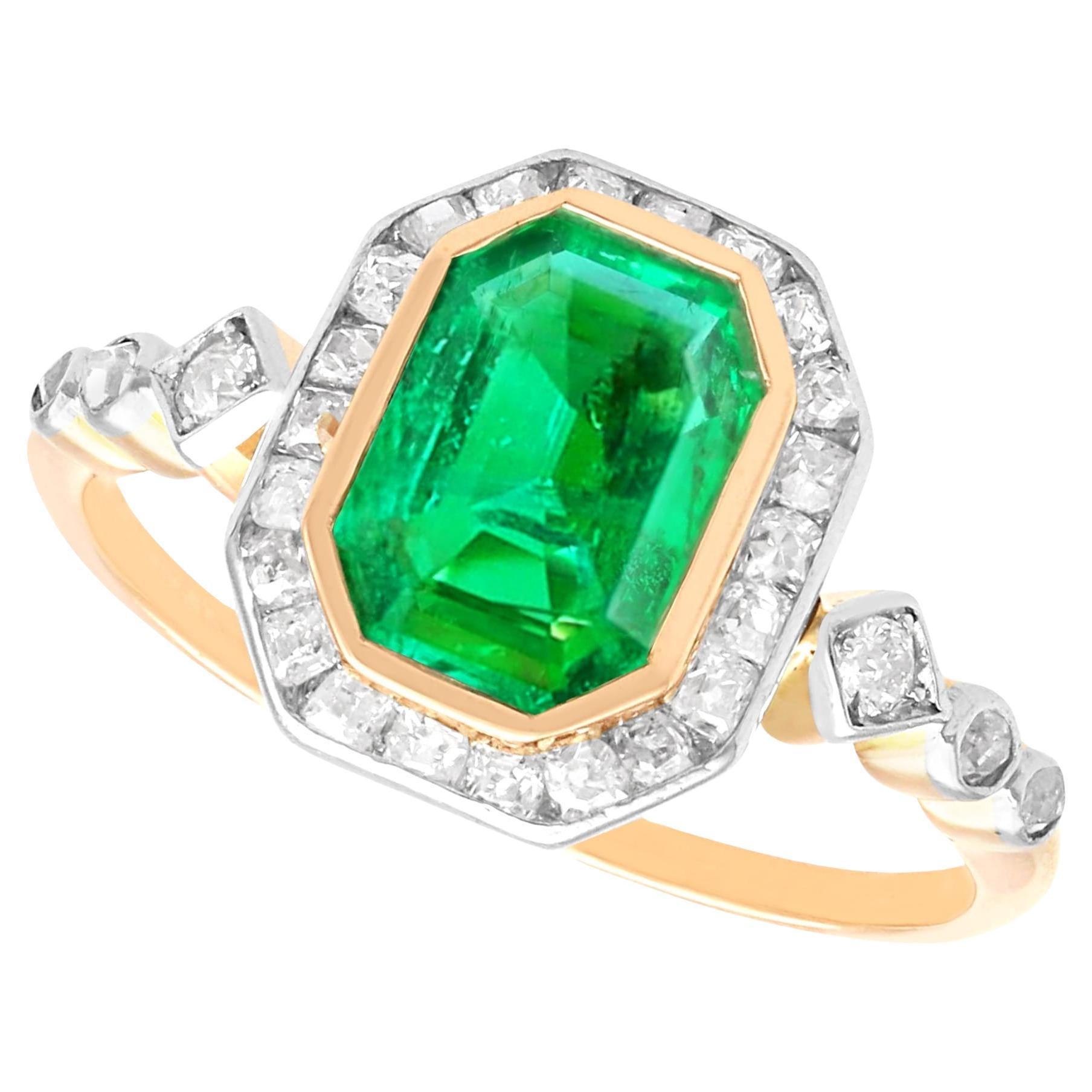 Ring mit Smaragdschliff 1,07 Karat kolumbianischem Smaragd und Diamant