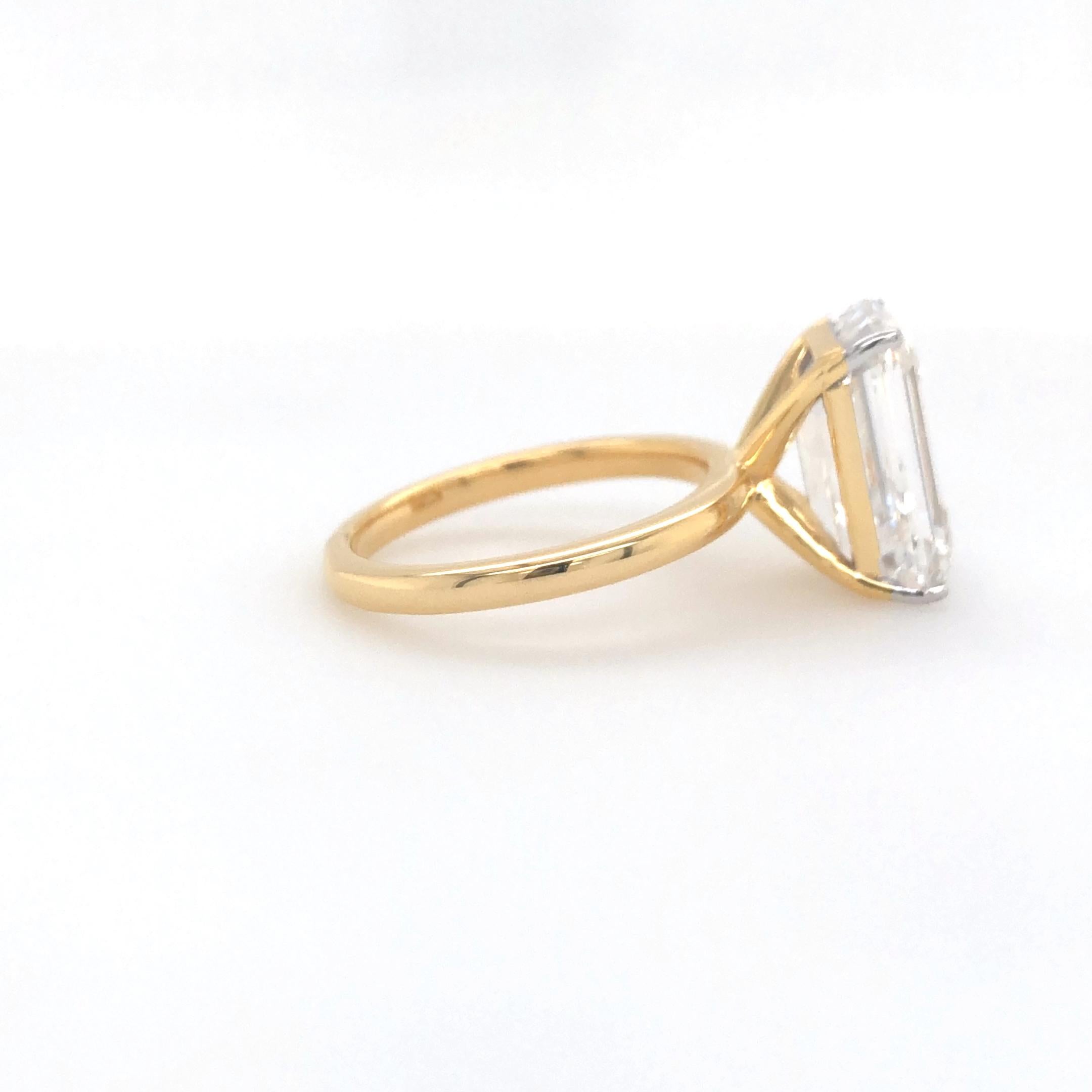 For Sale:  Emerald Cut 18K Yellow Gold Solitaire Diamond Ring 3