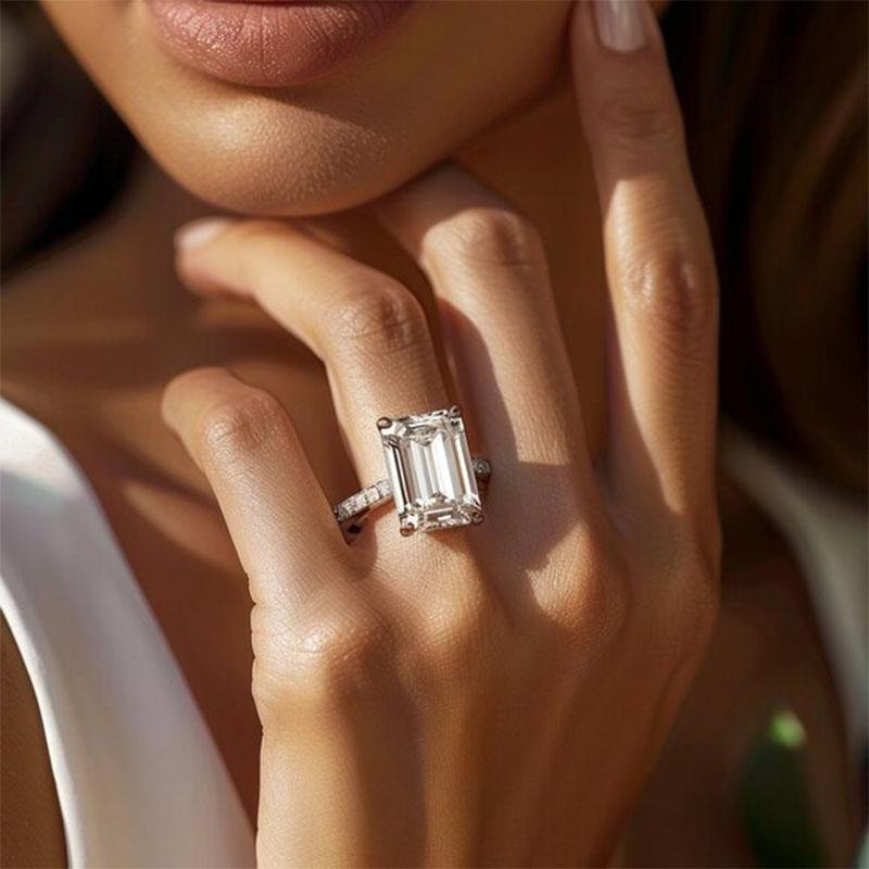 For Sale:  Emerald Cut 18K Yellow Gold Solitaire Diamond Ring 2
