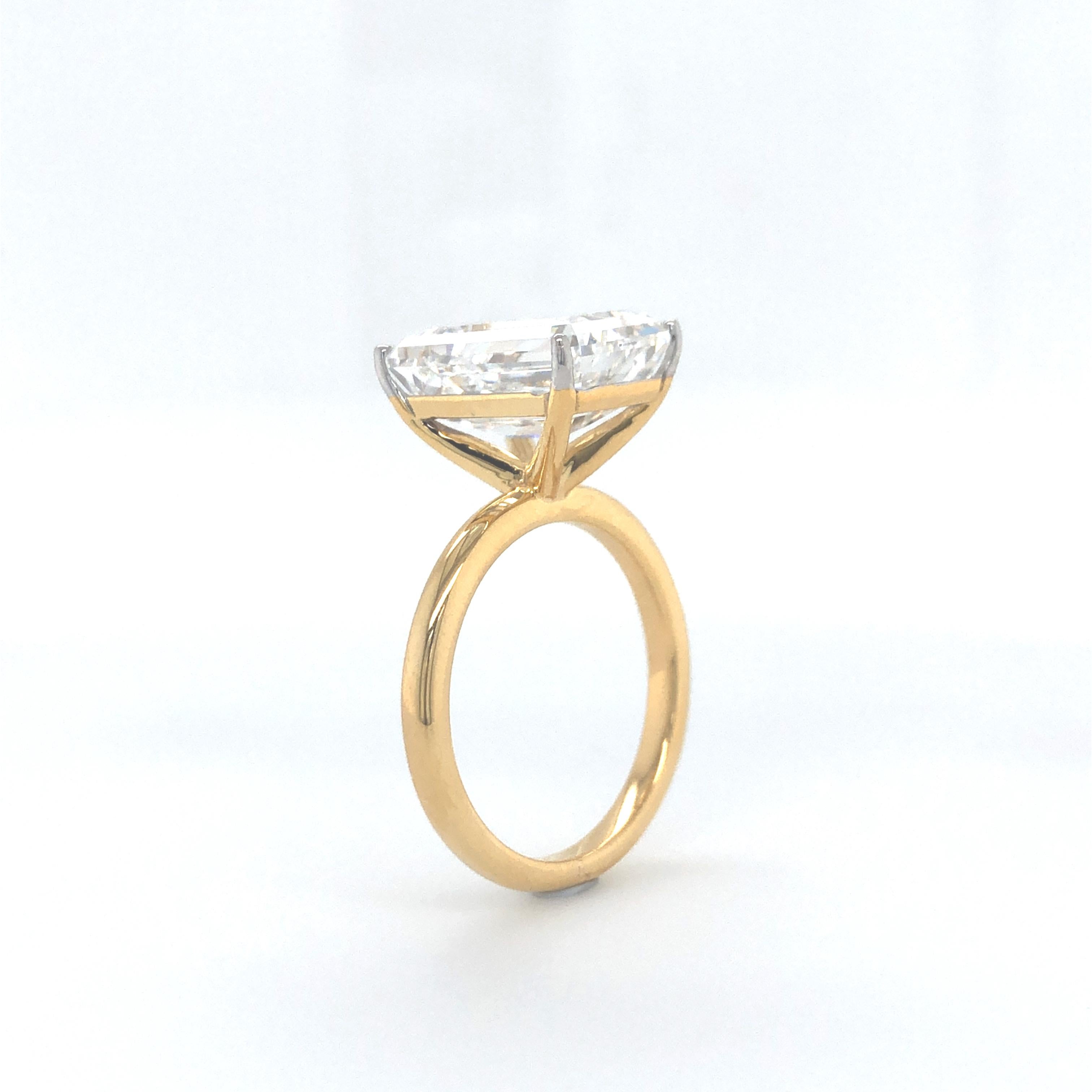For Sale:  Emerald Cut 18K Yellow Gold Solitaire Diamond Ring 4