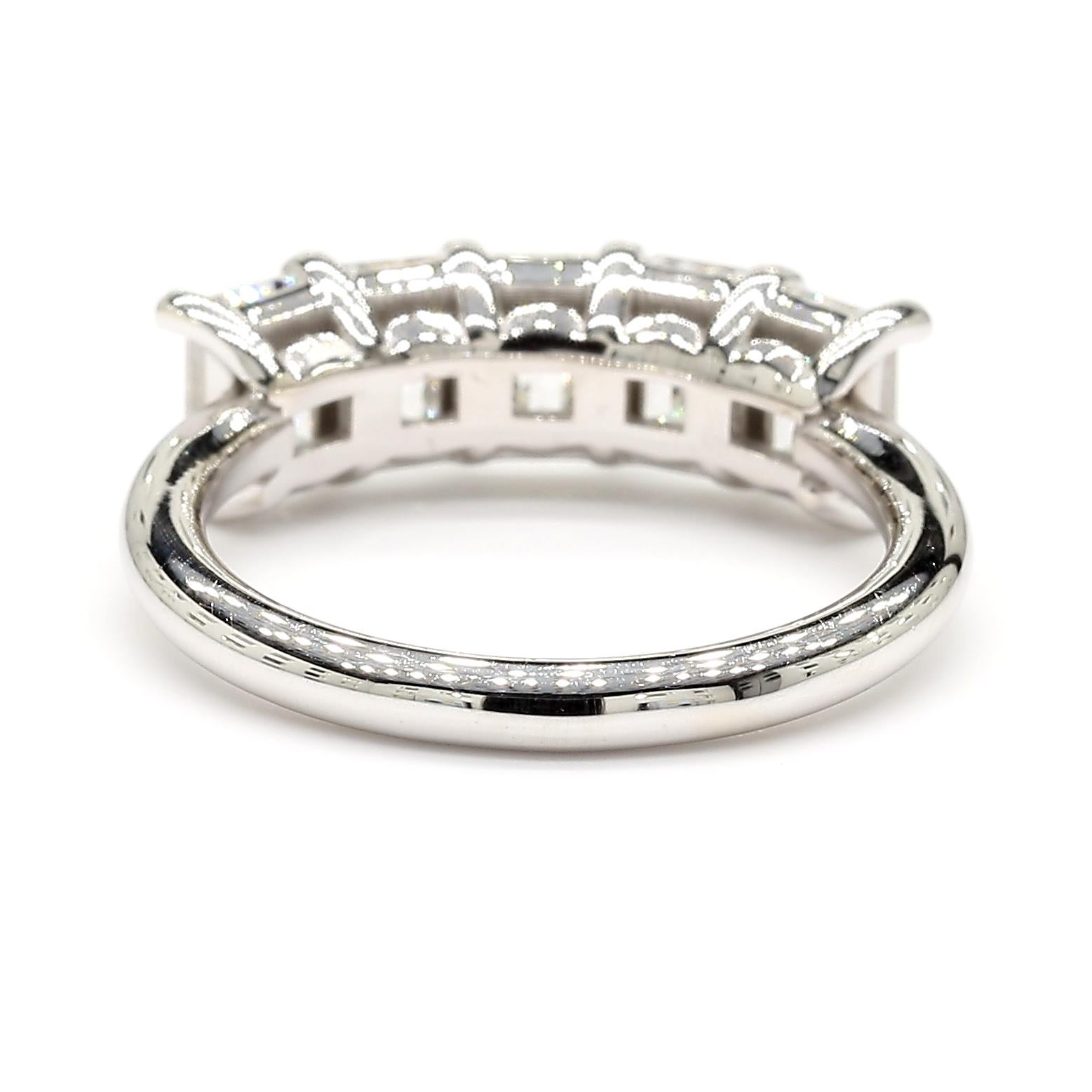 Emerald Cut 2.54 Carats Half Eternity 18K White Gold *Natural Diamonds* F VVS For Sale 1