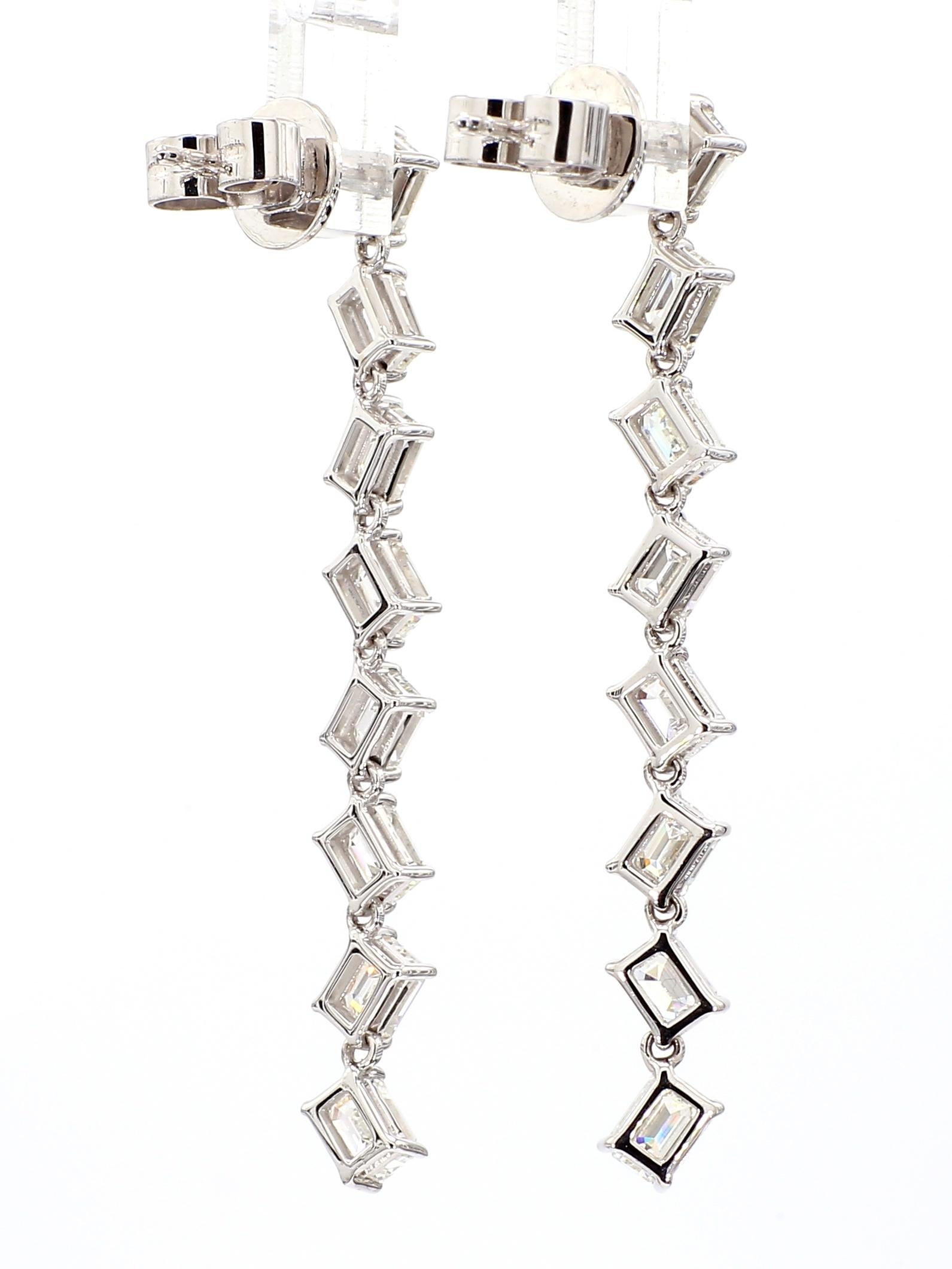 Boucles d'oreilles pendantes en or blanc 18 carats avec diamants naturels de 2,99 carats Neuf - En vente à New York, NY