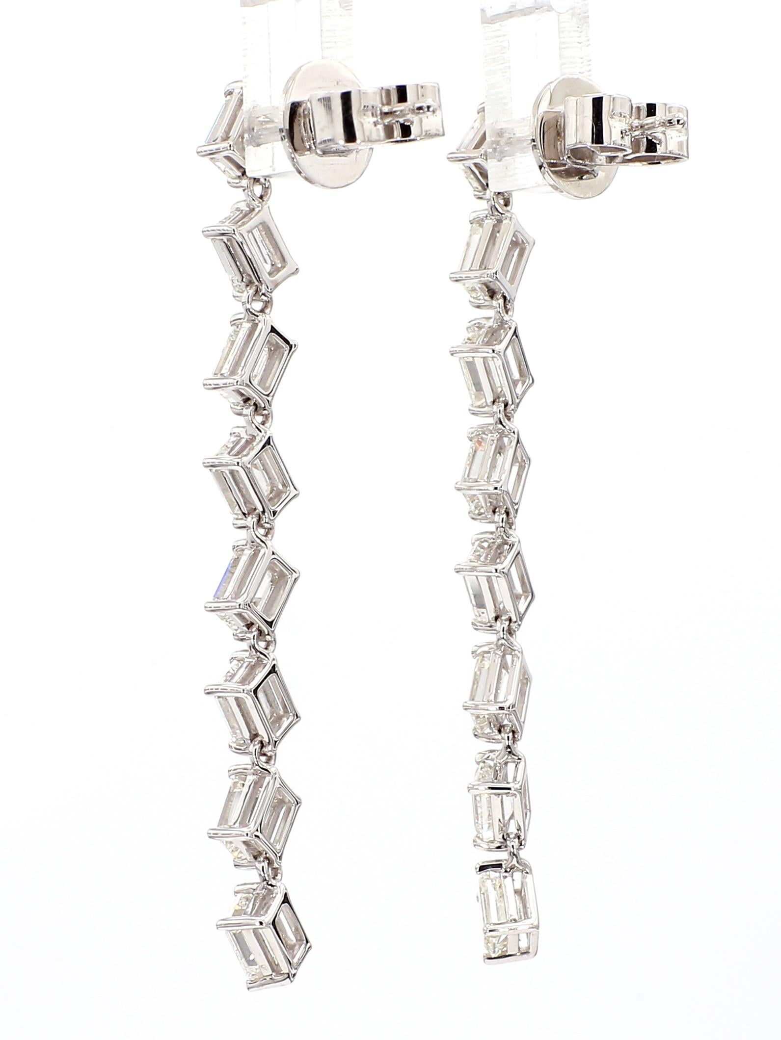 Boucles d'oreilles pendantes en or blanc 18 carats avec diamants naturels de 2,99 carats en vente 1