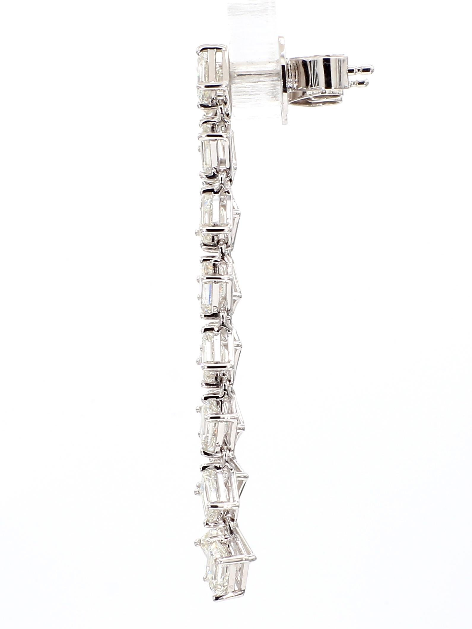 Boucles d'oreilles pendantes en or blanc 18 carats avec diamants naturels de 2,99 carats en vente 2