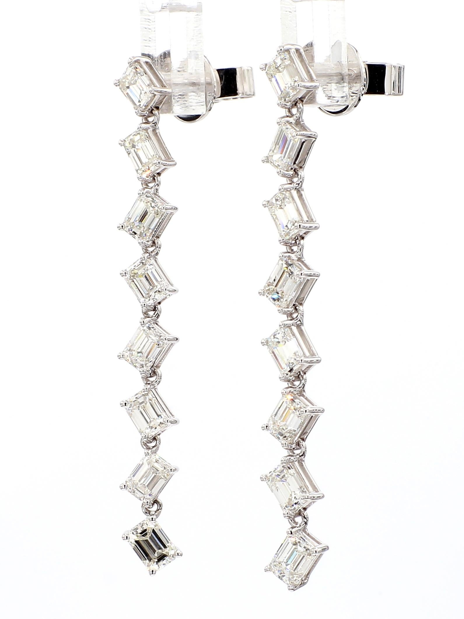Boucles d'oreilles pendantes en or blanc 18 carats avec diamants naturels de 2,99 carats en vente 3