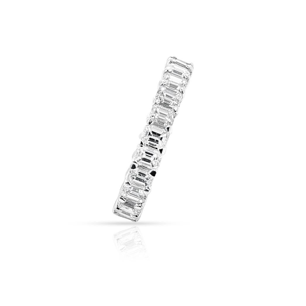 Taille émeraude 4,61 ct. Bracelet éternité en diamant, or blanc 18k  en vente 1