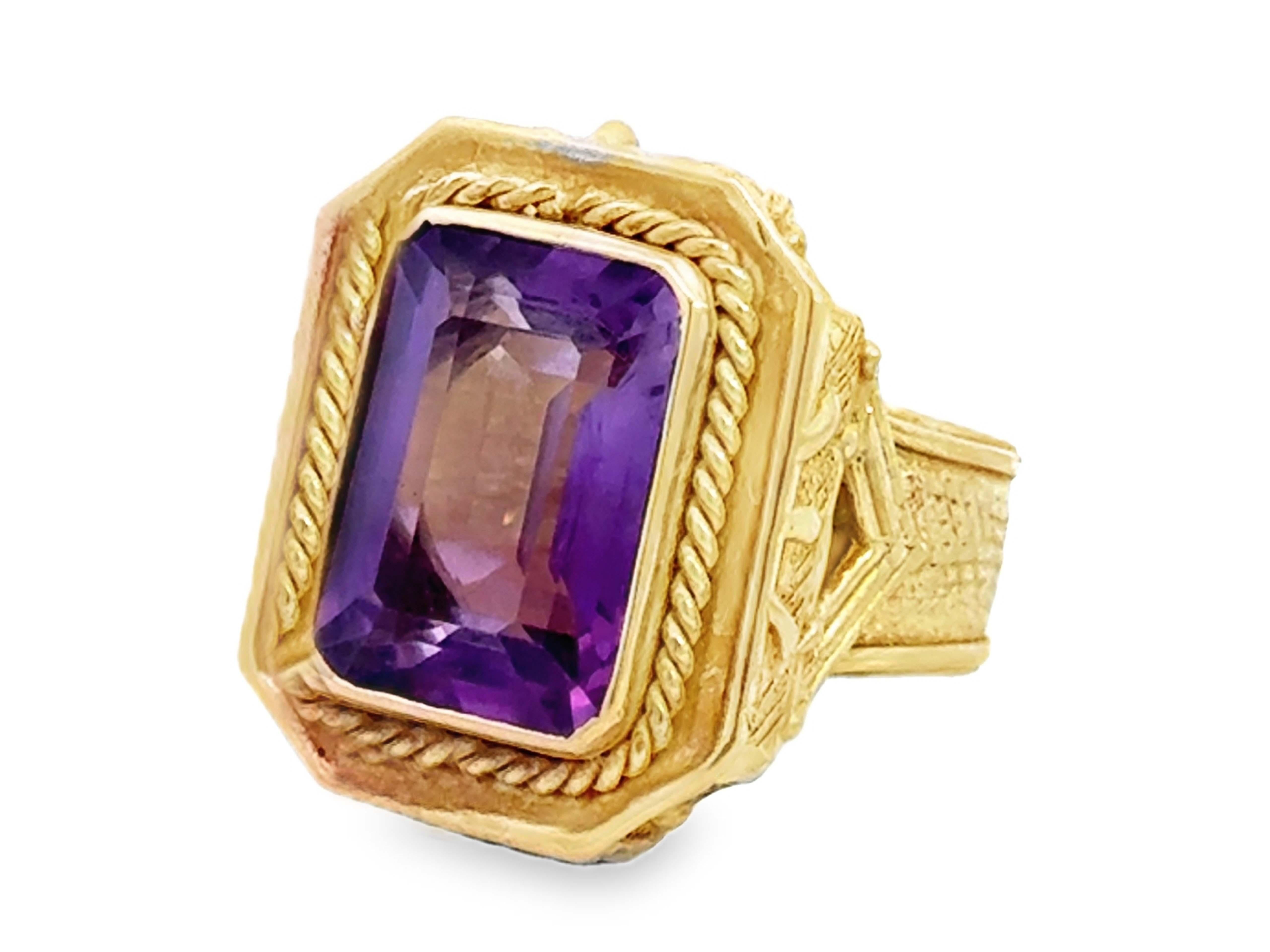 Women's or Men's Emerald Cut 7 Carat Purple Amethyst Ring 18K Yellow Gold For Sale