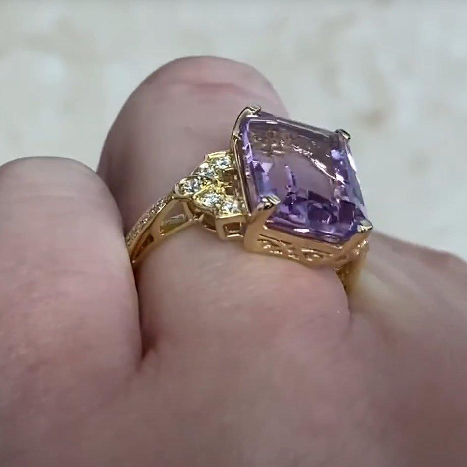 Taglio smeraldo Anello cocktail con ametista taglio smeraldo (circa 5,30 carati), oro giallo 18 carati in vendita