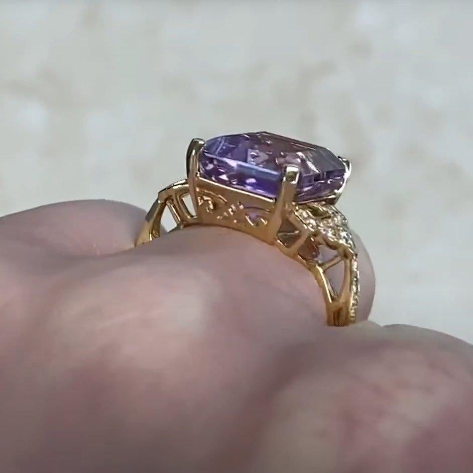 Anello cocktail con ametista taglio smeraldo (circa 5,30 carati), oro giallo 18 carati In condizioni ottime in vendita a New York, NY