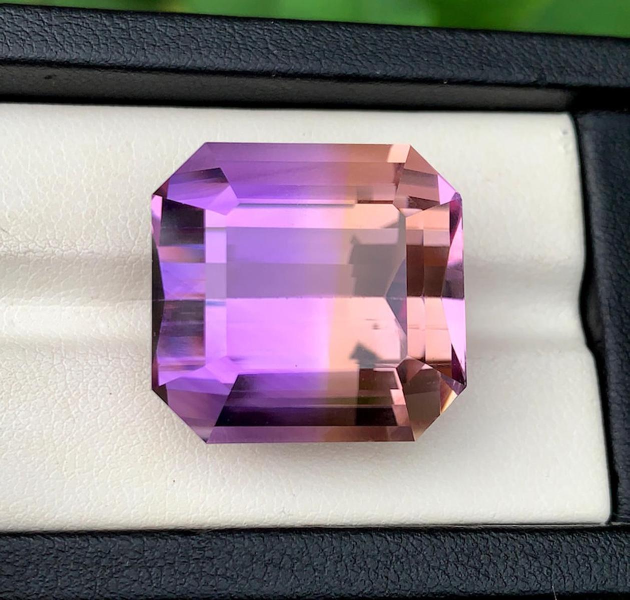 Emerald Cut Ametrine Gemstone: Natural Bolivian February Birthstone Excellent état - En vente à Peshawar, PK