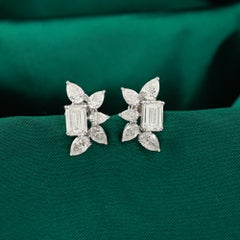 Orecchini a bottone con motivi floreali in oro bianco 18 carati con diamanti taglio smeraldo e marquise